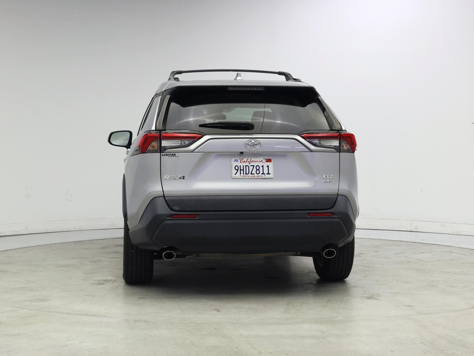 2020 Toyota RAV4 XLE - Photo 7