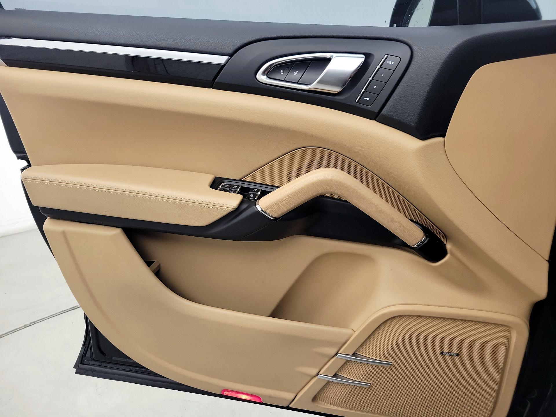Thumbnail: 2016 Porsche Cayenne - 12