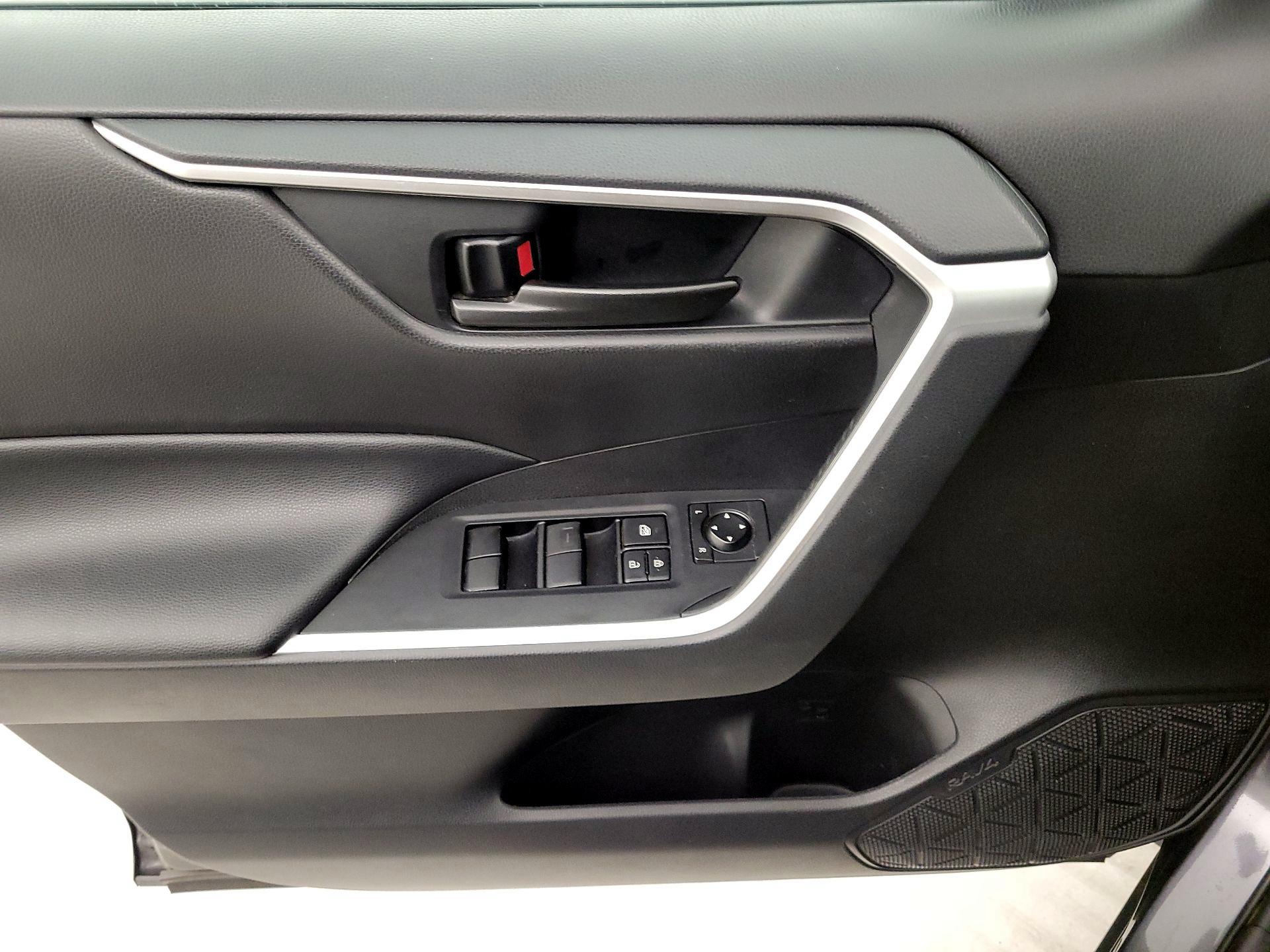Thumbnail: 2021 Toyota RAV4 - 12