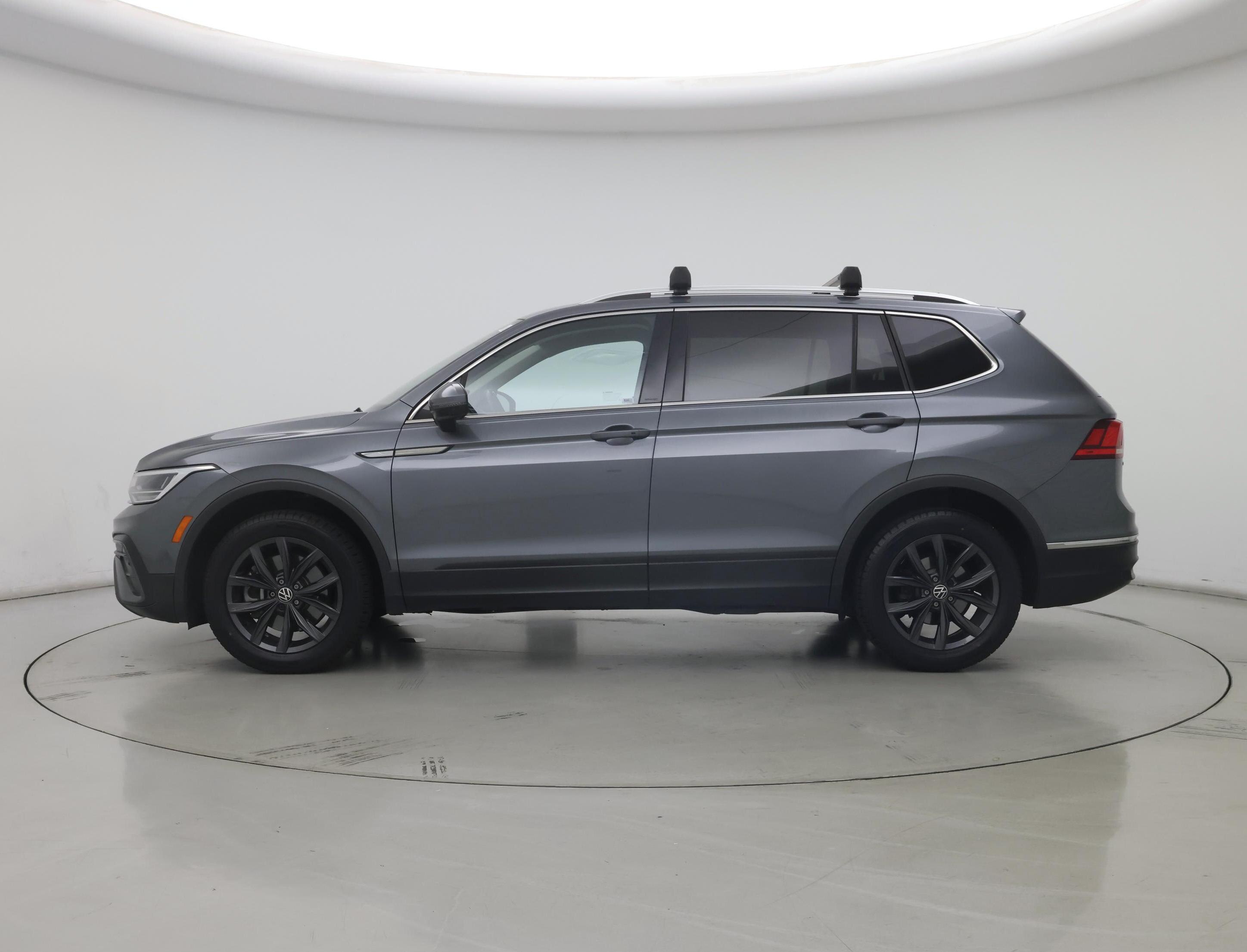 Thumbnail: 2022 Volkswagen Tiguan - 3