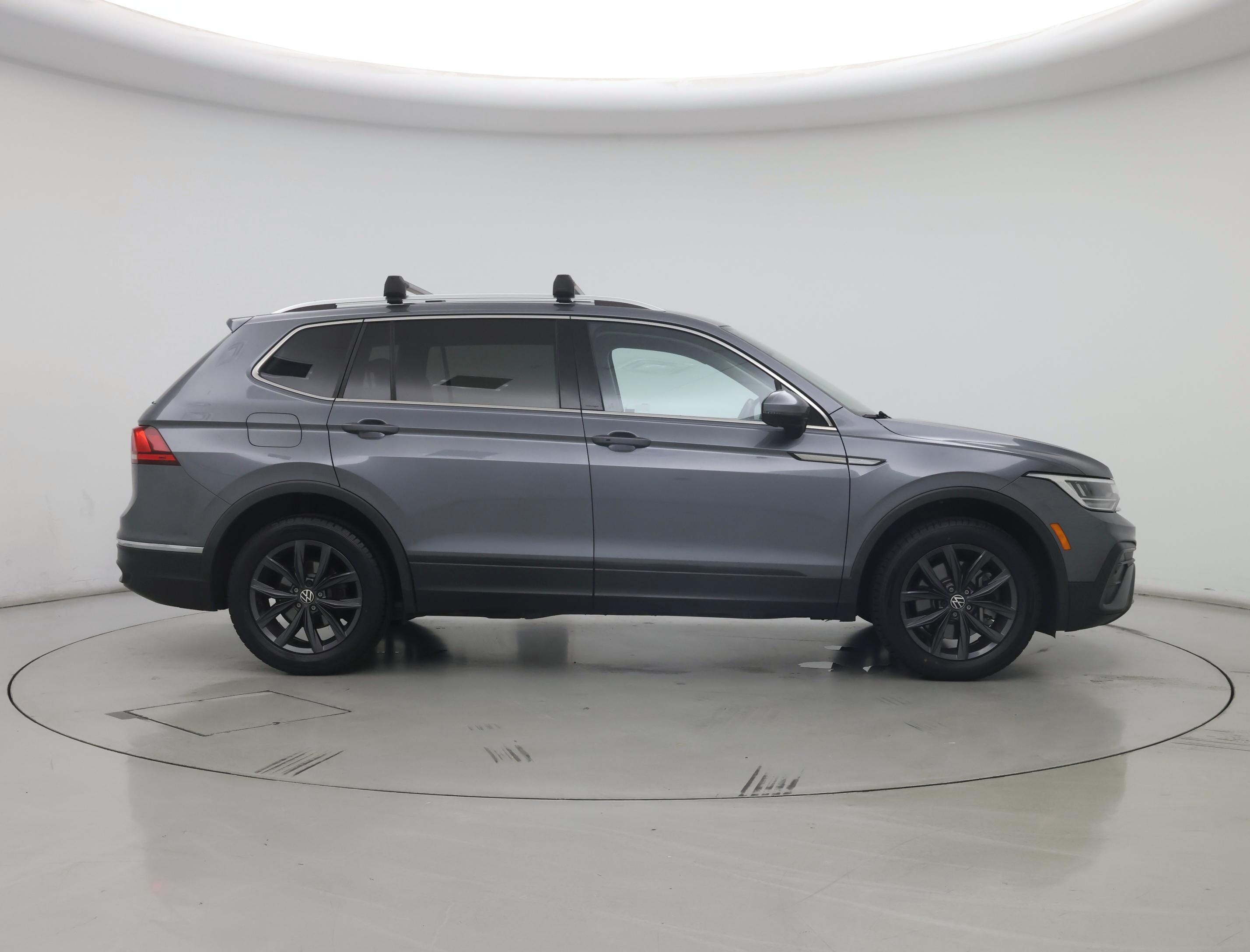Thumbnail: 2022 Volkswagen Tiguan - 7