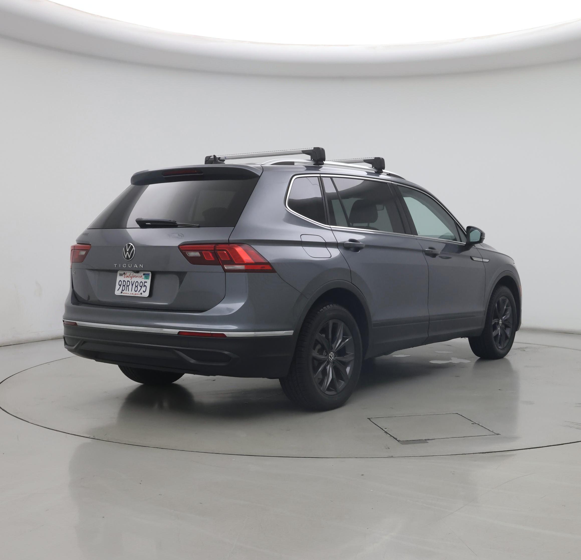Thumbnail: 2022 Volkswagen Tiguan - 8
