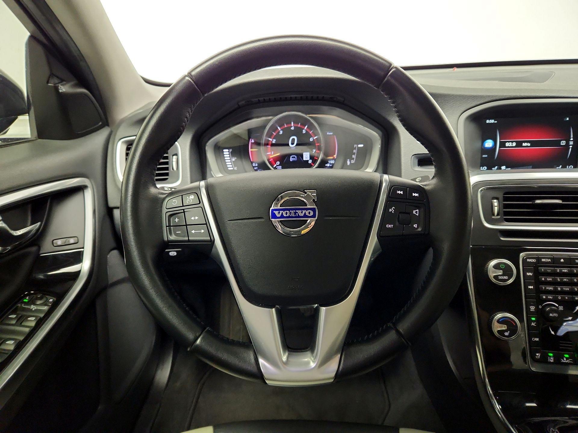 Thumbnail: 2016 Volvo S60 - 10