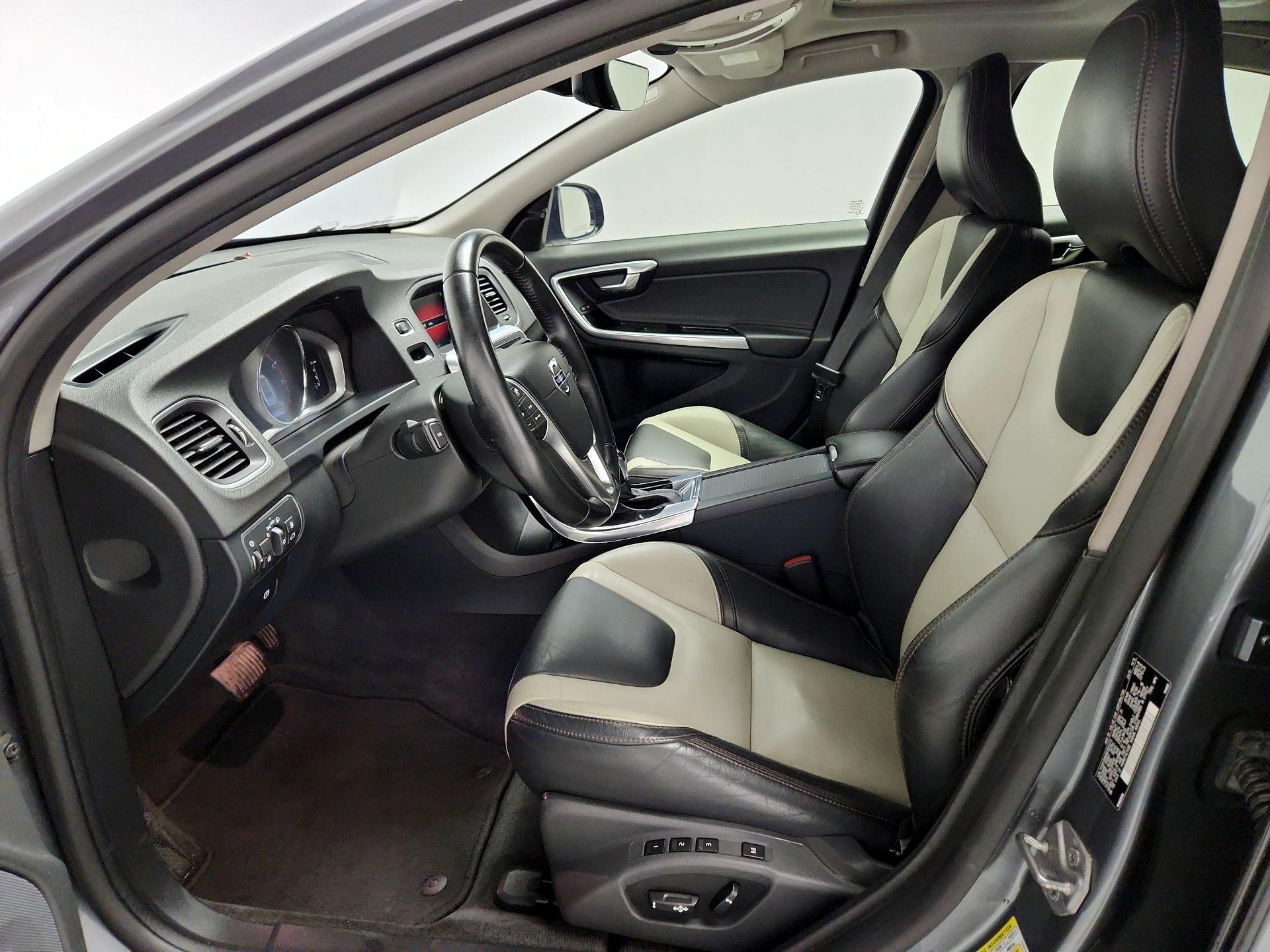 Thumbnail: 2016 Volvo S60 - 11