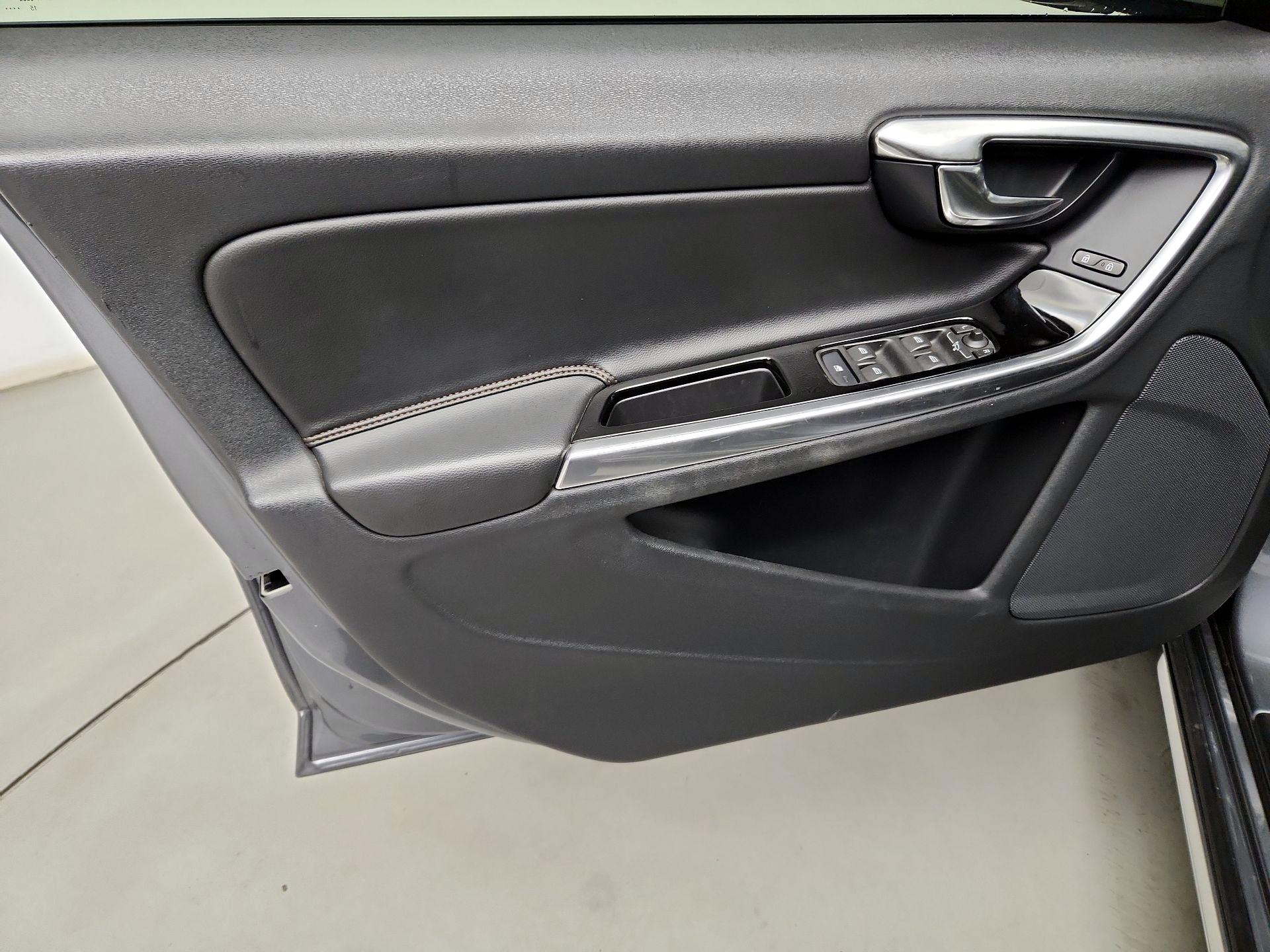 Thumbnail: 2016 Volvo S60 - 12
