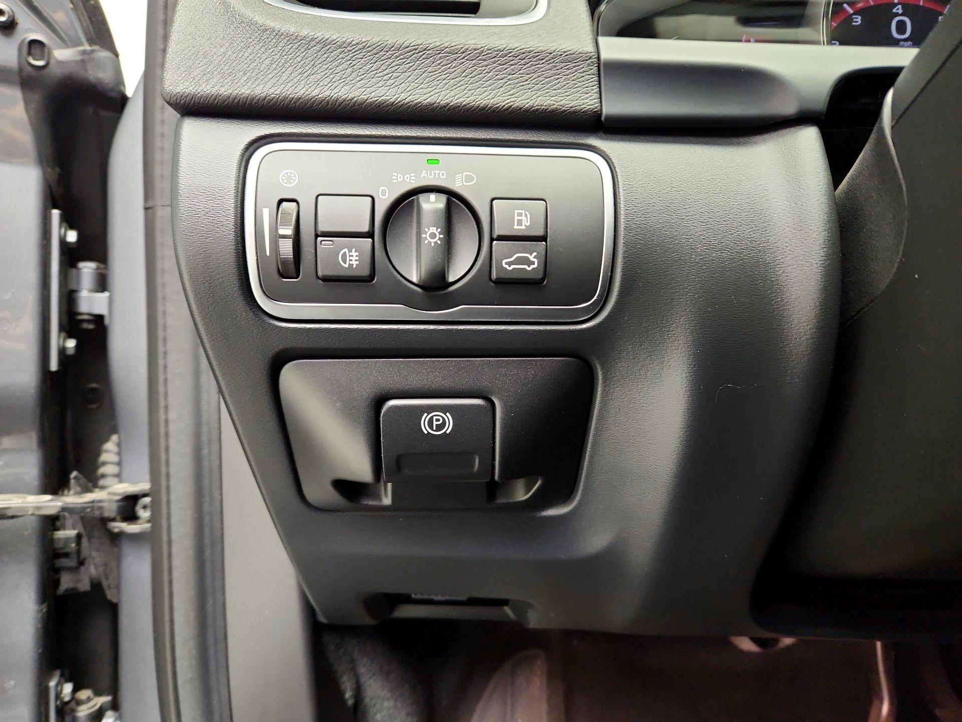 Thumbnail: 2016 Volvo S60 - 13