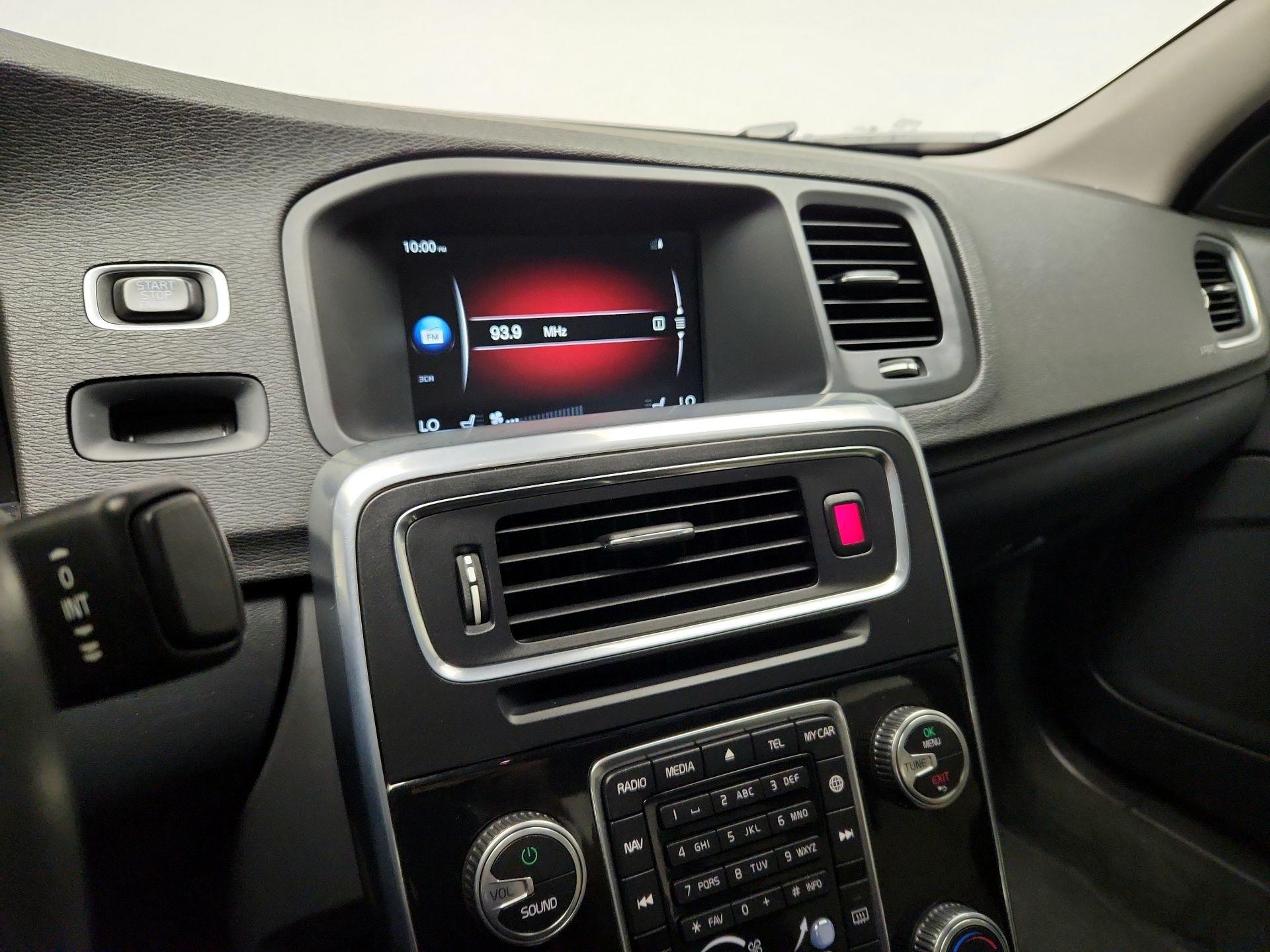 Thumbnail: 2016 Volvo S60 - 16