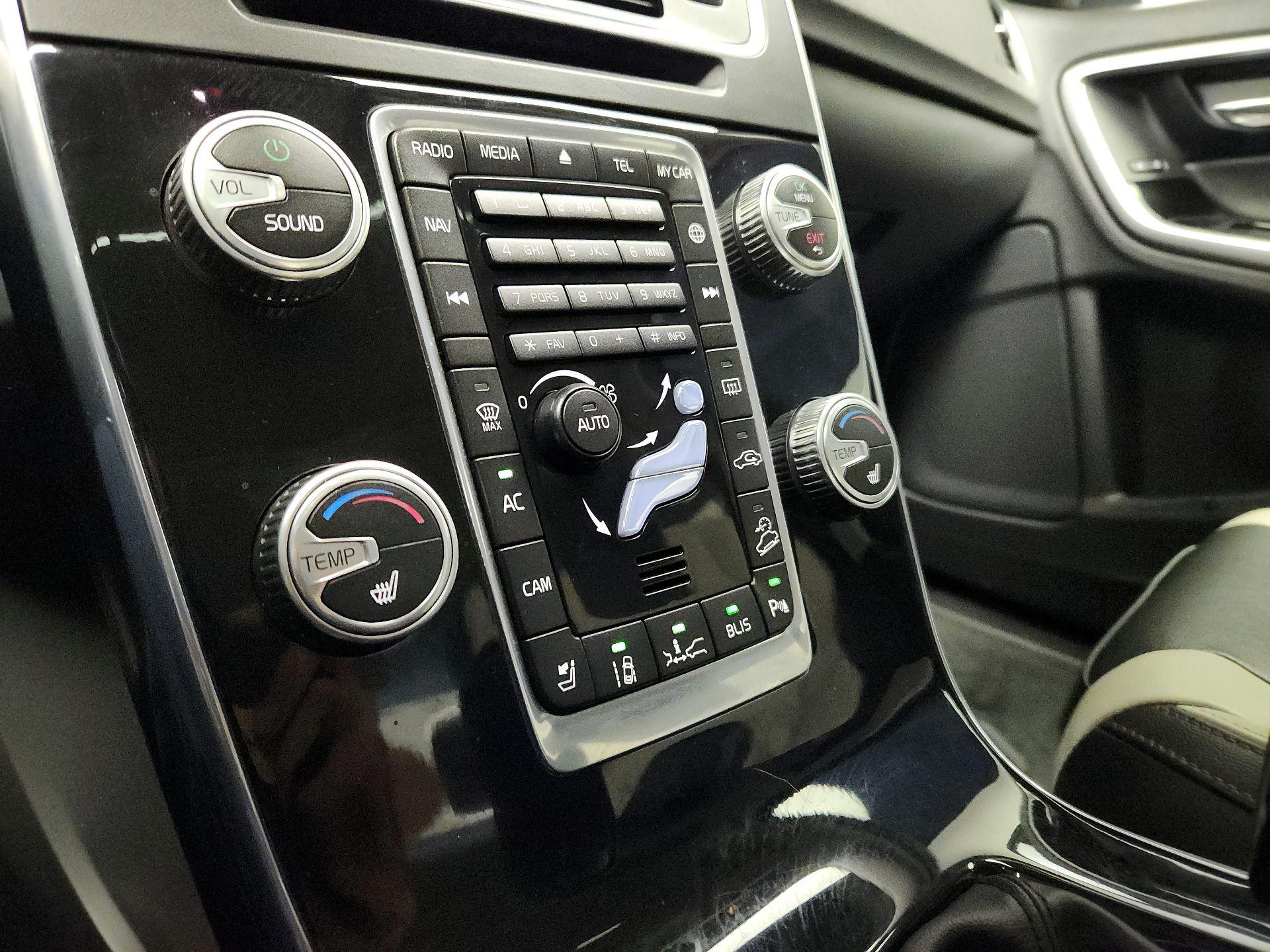 Thumbnail: 2016 Volvo S60 - 17