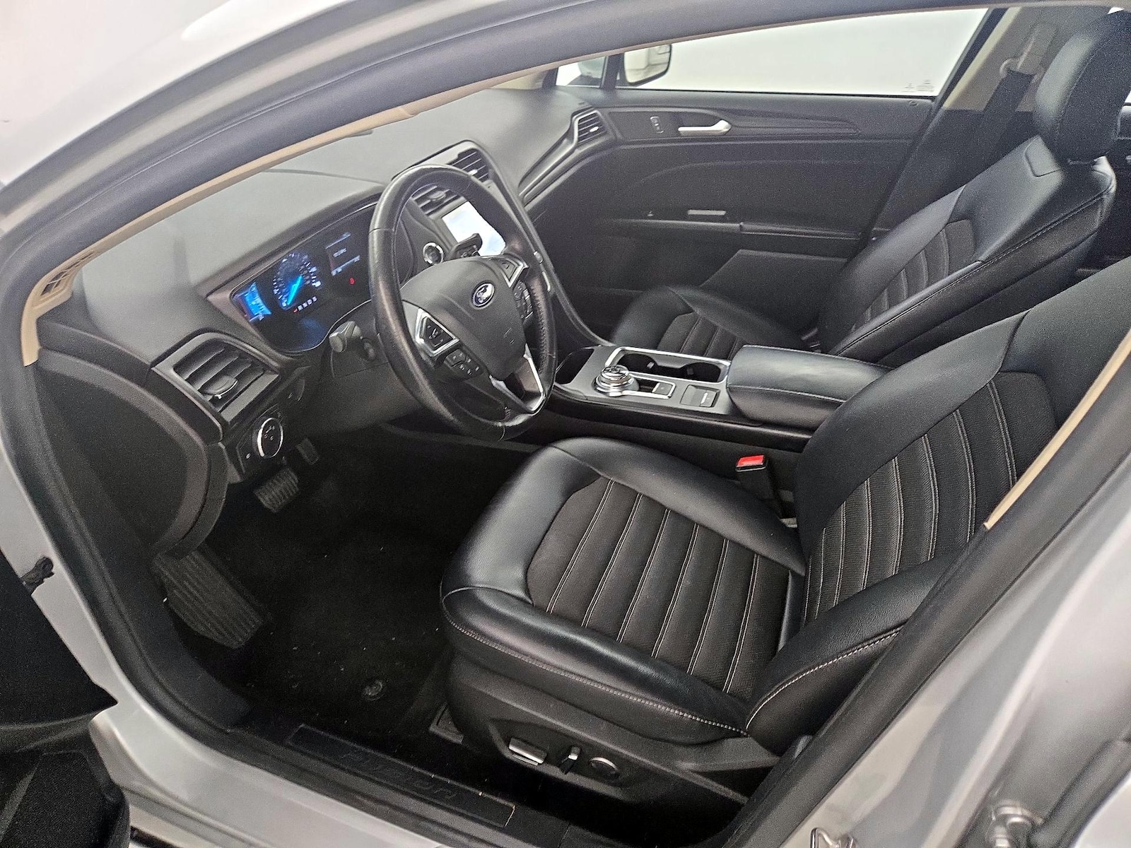 2018 Ford Fusion SE - Photo 12