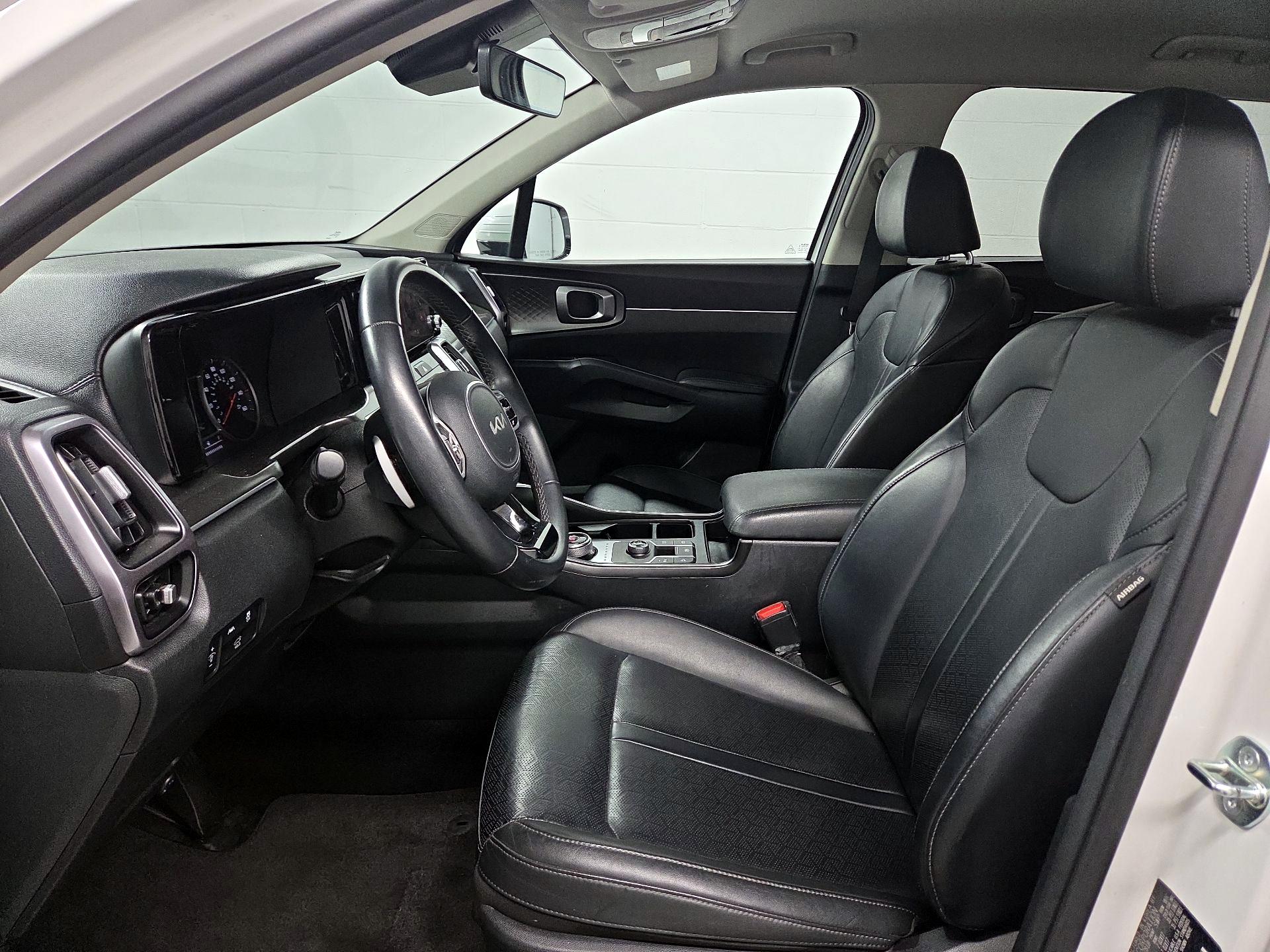 Thumbnail: 2023 Kia Sorento - 11