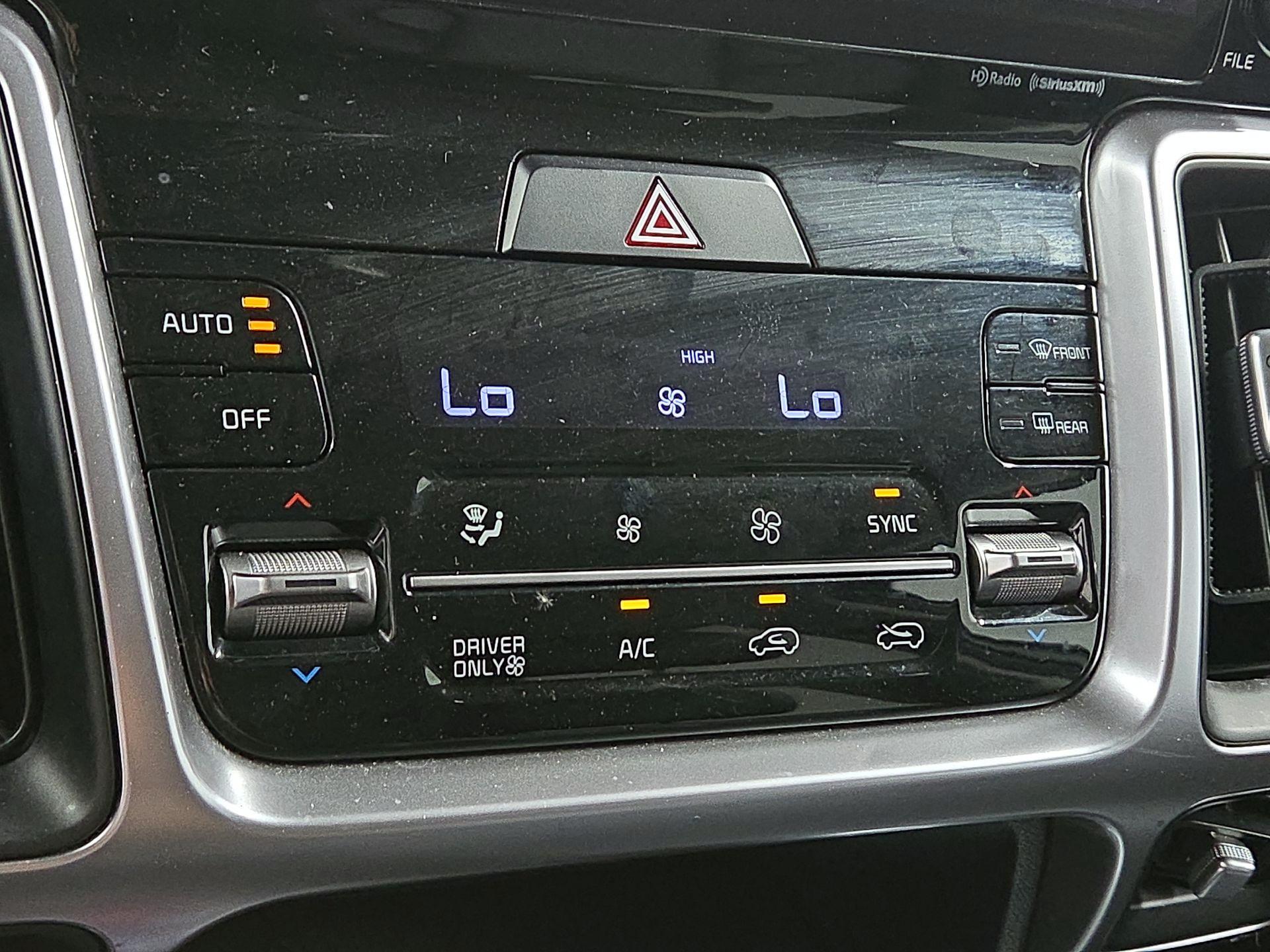 Thumbnail: 2023 Kia Sorento - 17