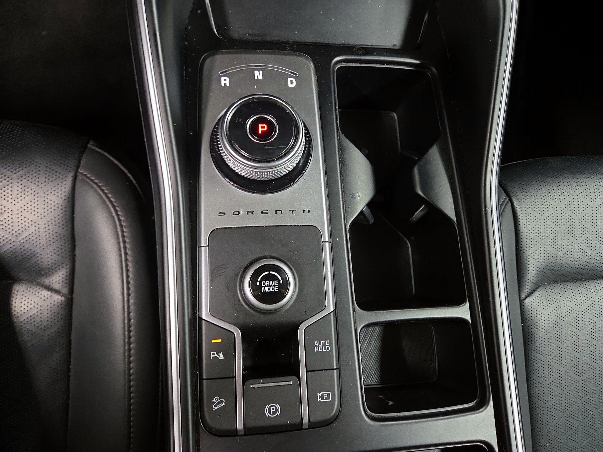 Thumbnail: 2023 Kia Sorento - 18