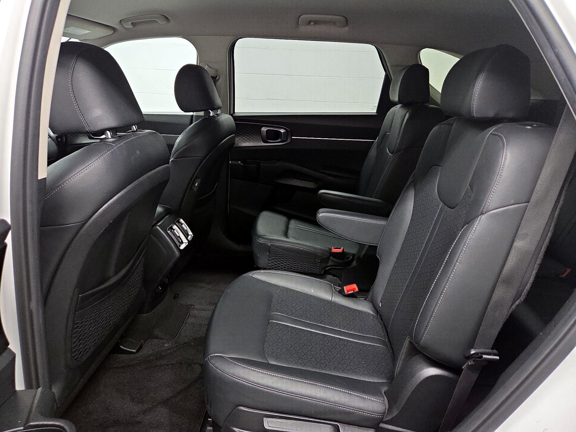 Thumbnail: 2023 Kia Sorento - 20