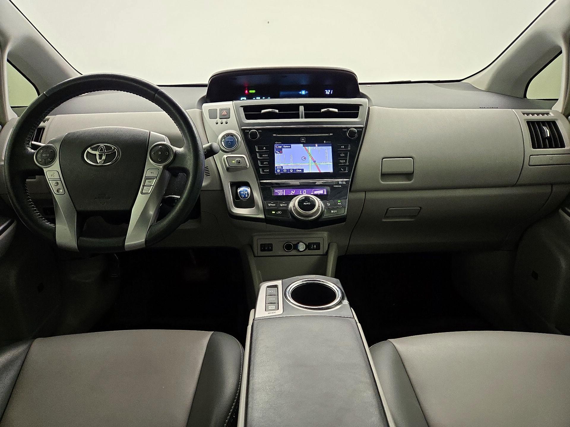 Thumbnail: 2017 Toyota Prius v - 9