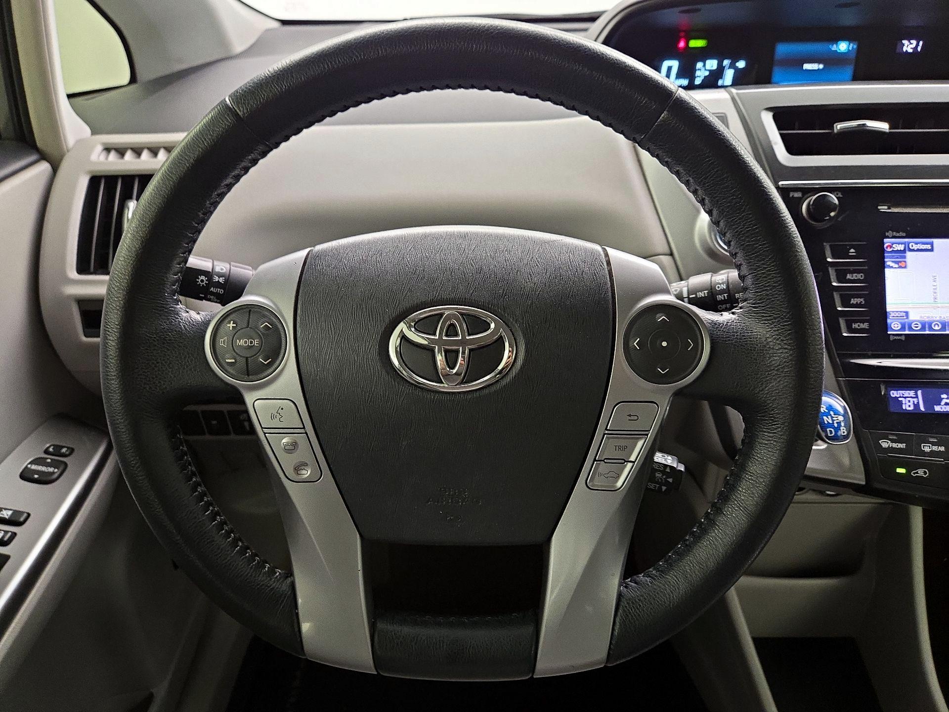 Thumbnail: 2017 Toyota Prius v - 10