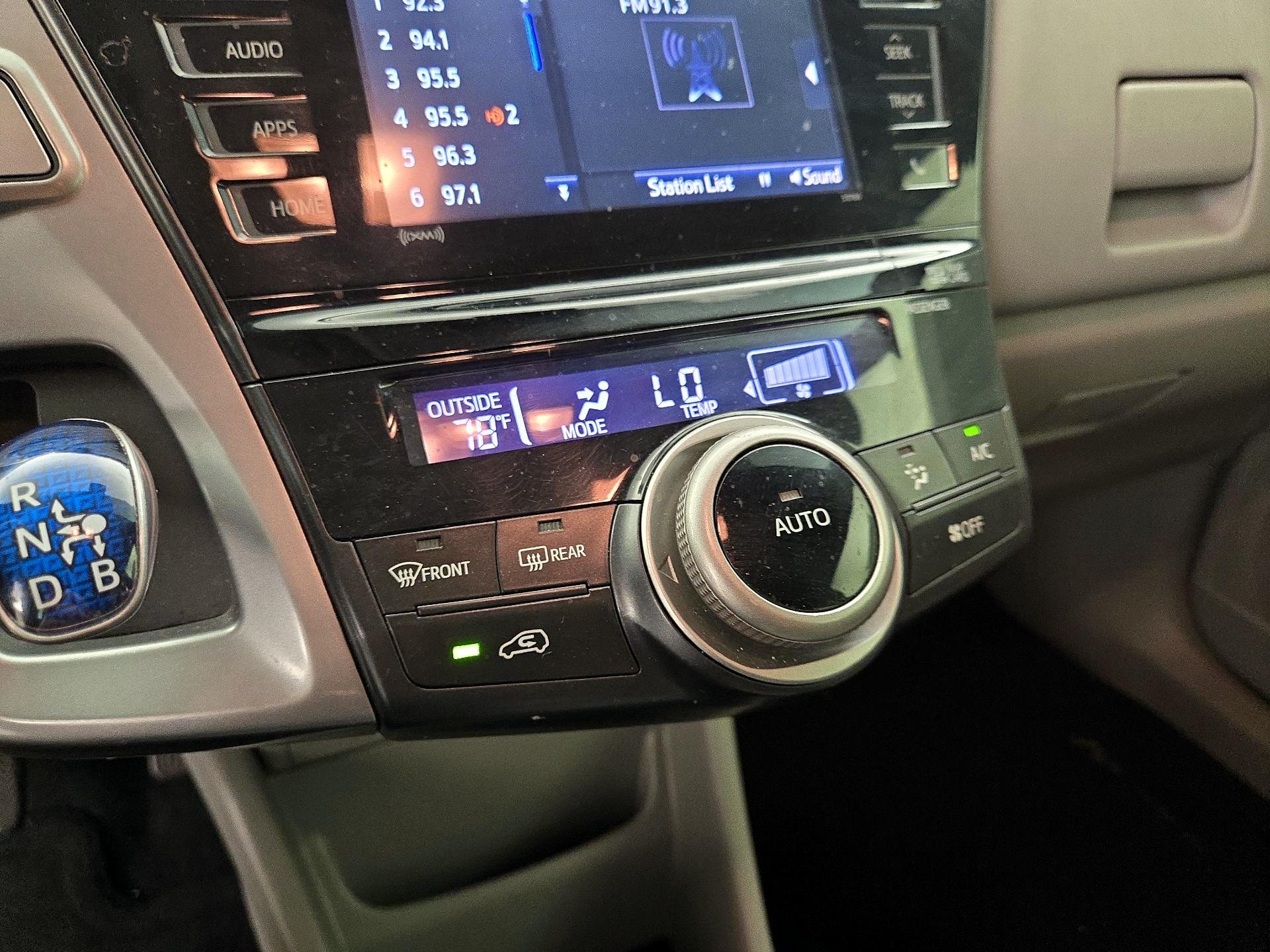 Thumbnail: 2017 Toyota Prius v - 17