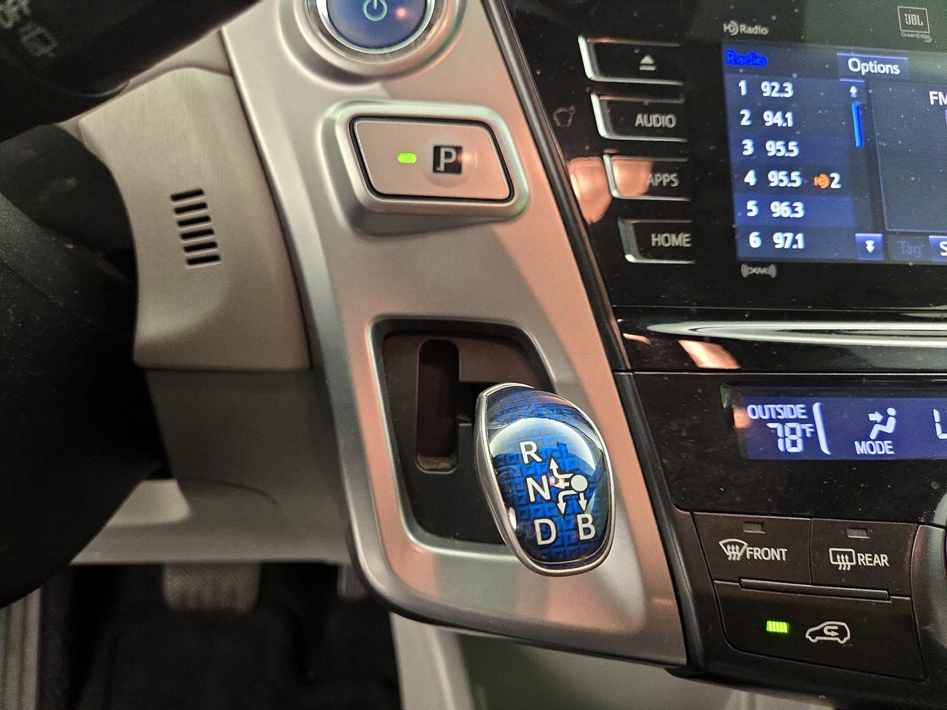 Thumbnail: 2017 Toyota Prius v - 18