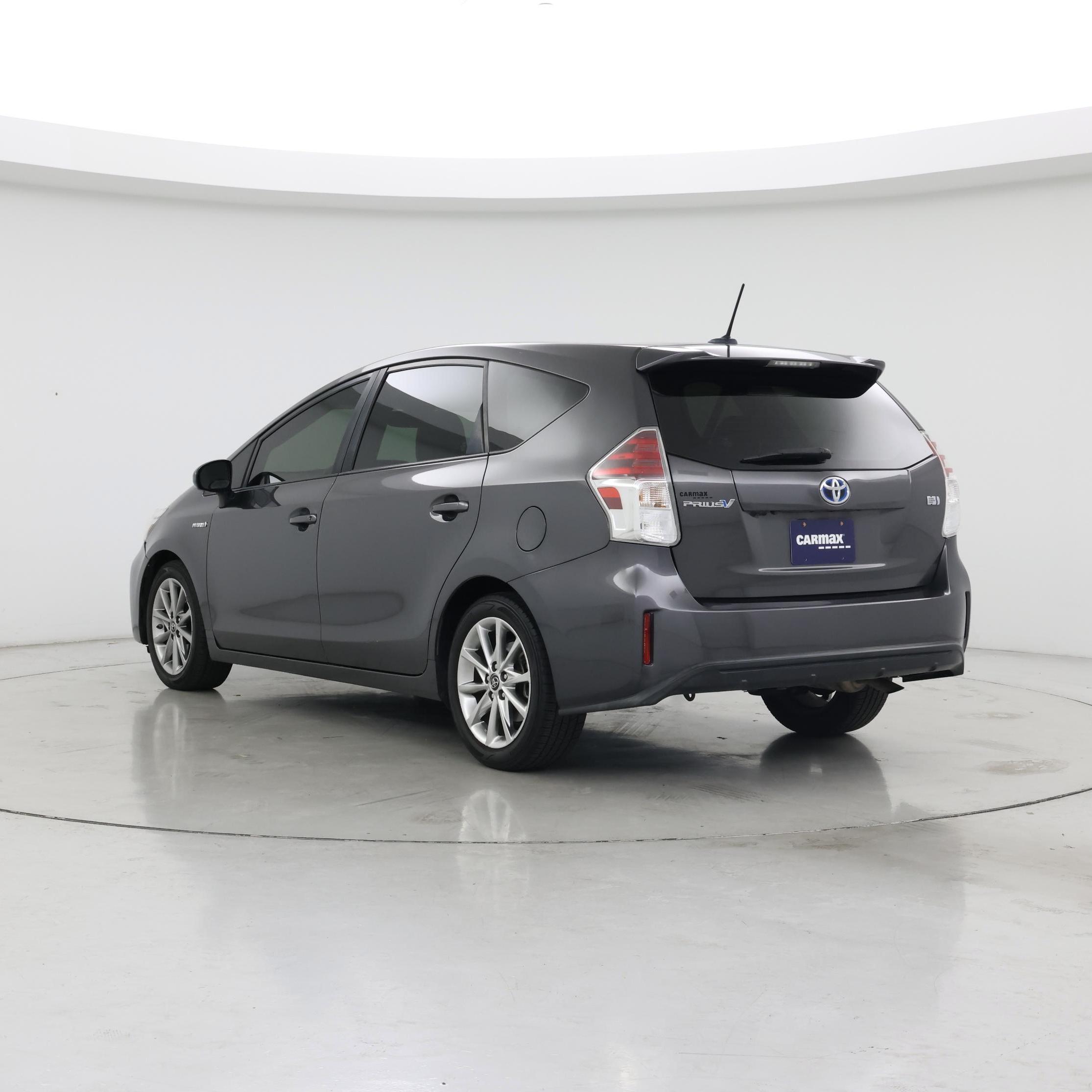Thumbnail: 2017 Toyota Prius v - 2