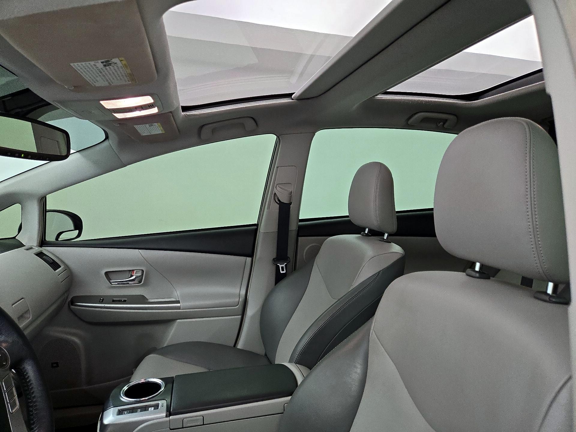 Thumbnail: 2017 Toyota Prius v - 20