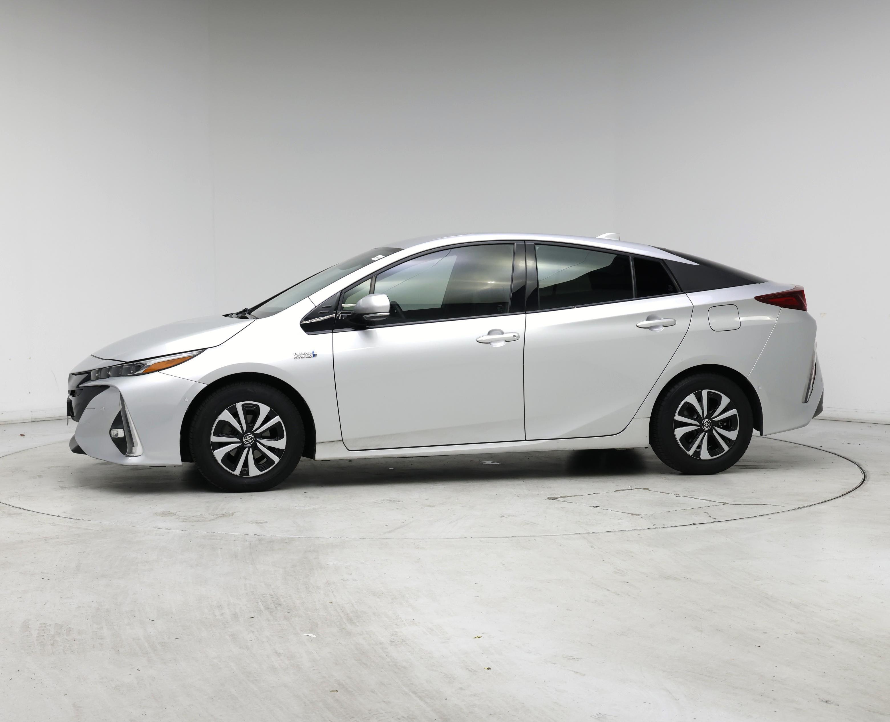 Thumbnail: 2017 Toyota Prius Prime - 3