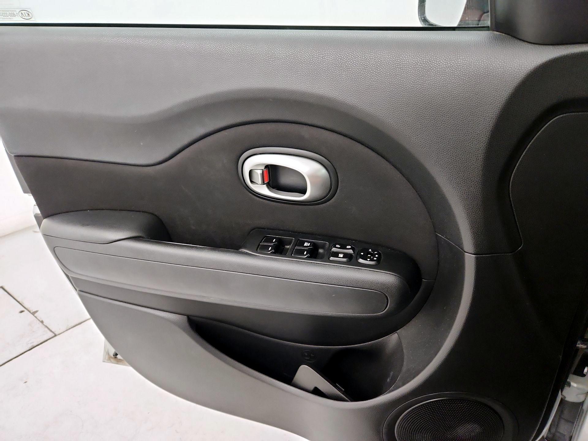 Thumbnail: 2015 Kia Soul - 12
