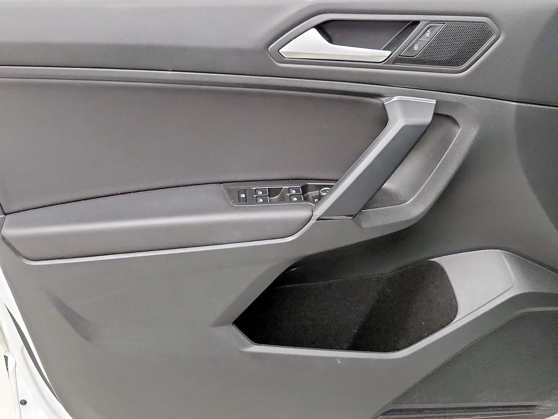 Thumbnail: 2019 Volkswagen Tiguan - 12