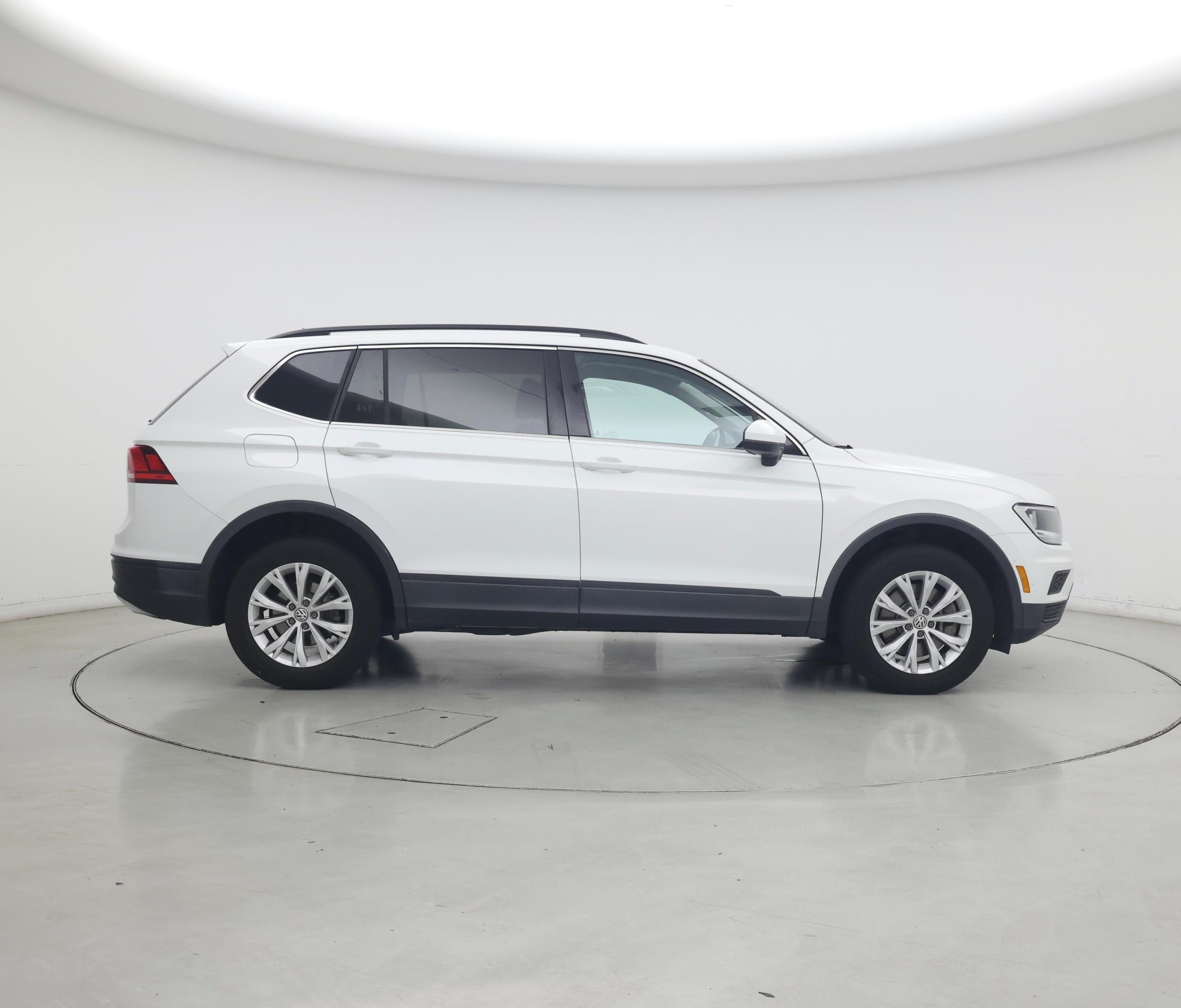 Thumbnail: 2019 Volkswagen Tiguan - 7