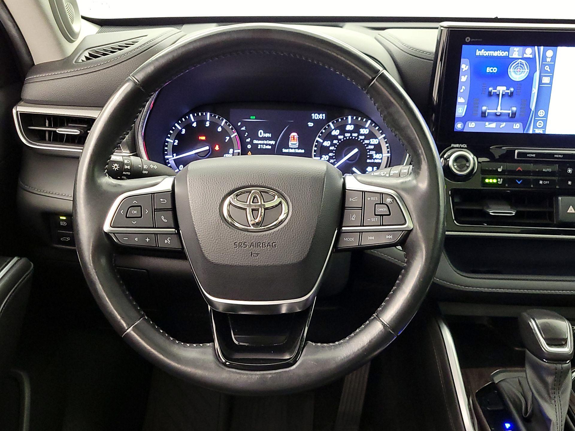 Thumbnail: 2020 Toyota Highlander - 10