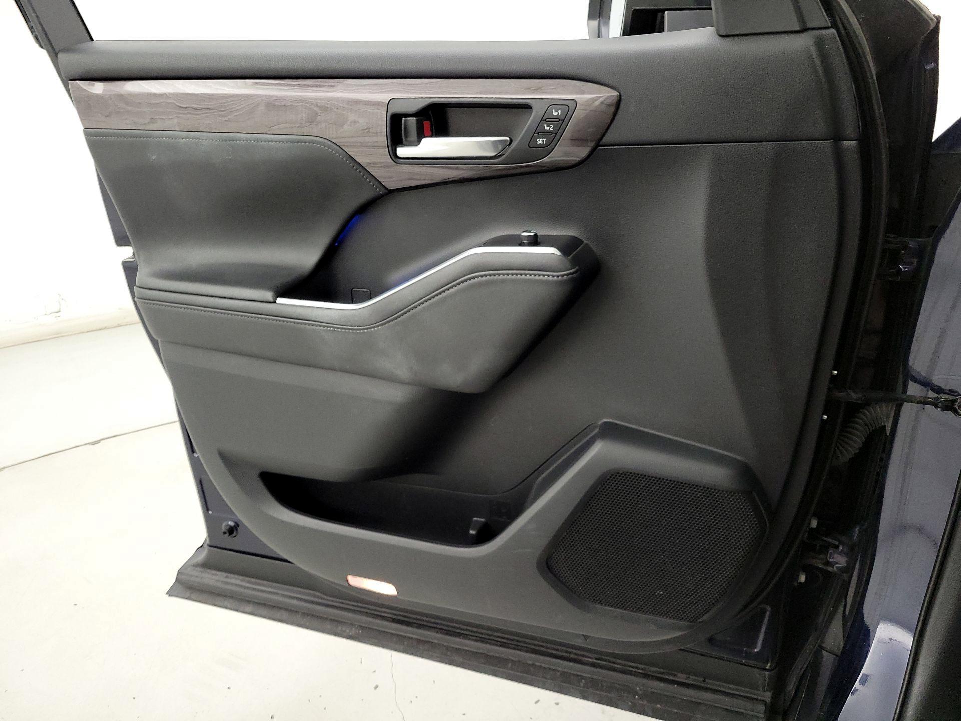 Thumbnail: 2020 Toyota Highlander - 12