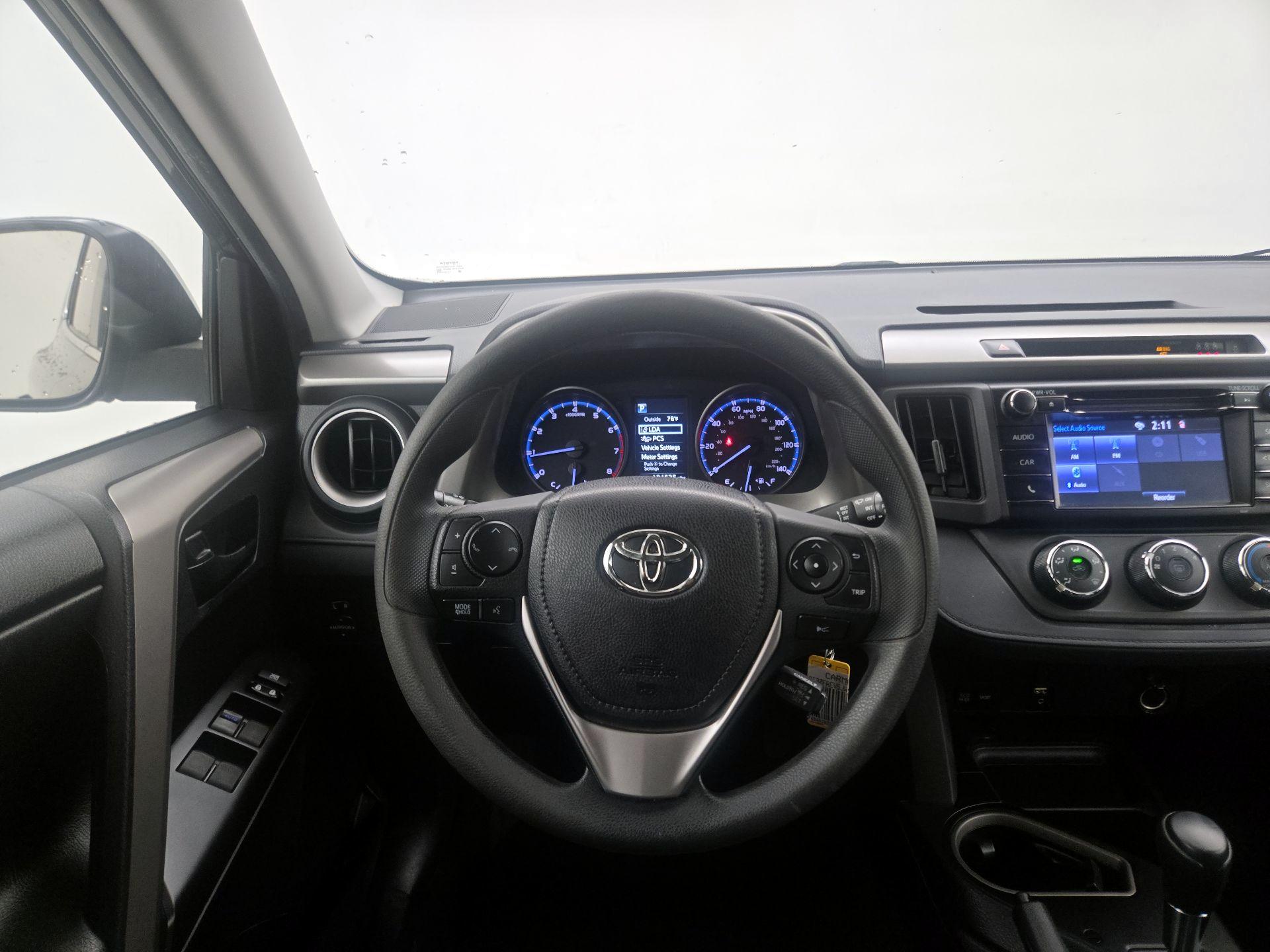 Thumbnail: 2018 Toyota RAV4 - 10