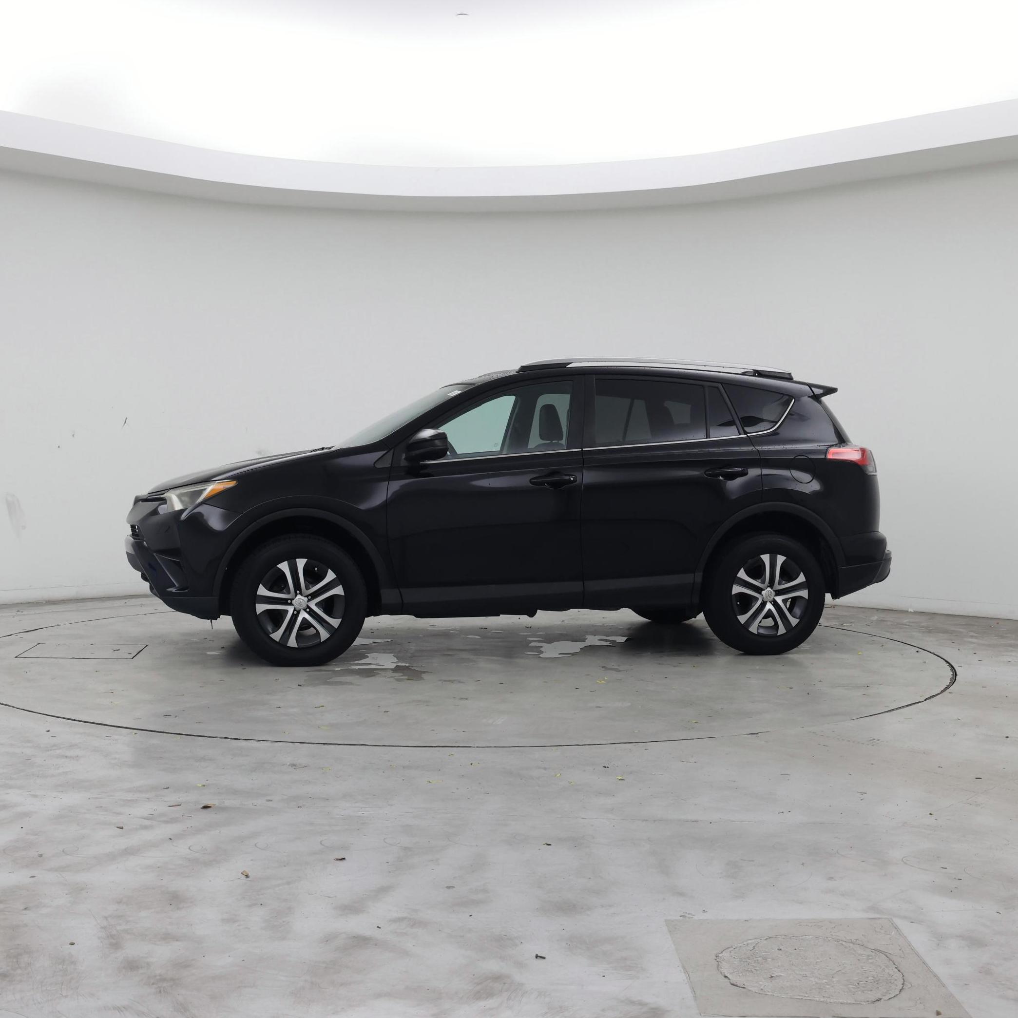 Thumbnail: 2018 Toyota RAV4 - 3