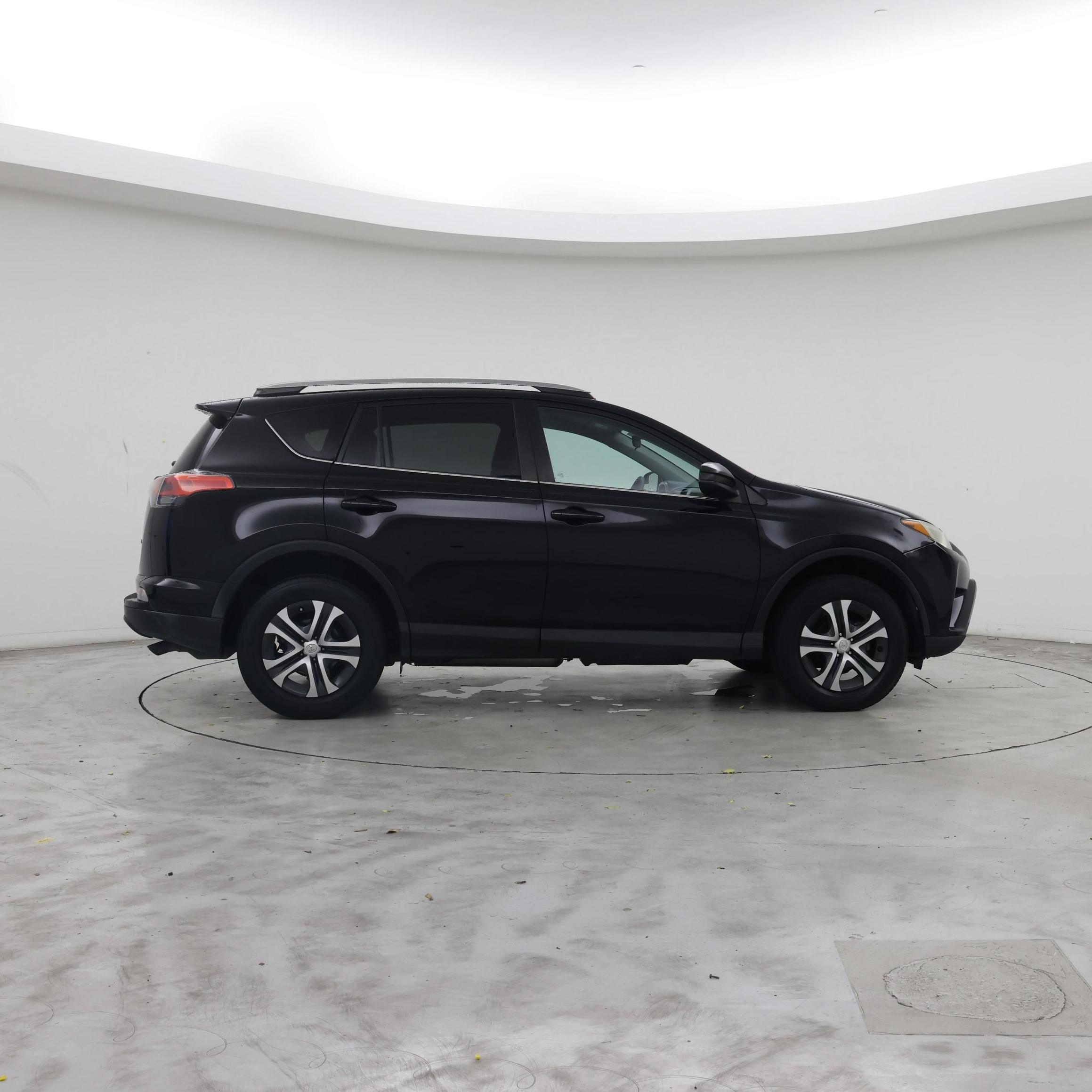 Thumbnail: 2018 Toyota RAV4 - 7