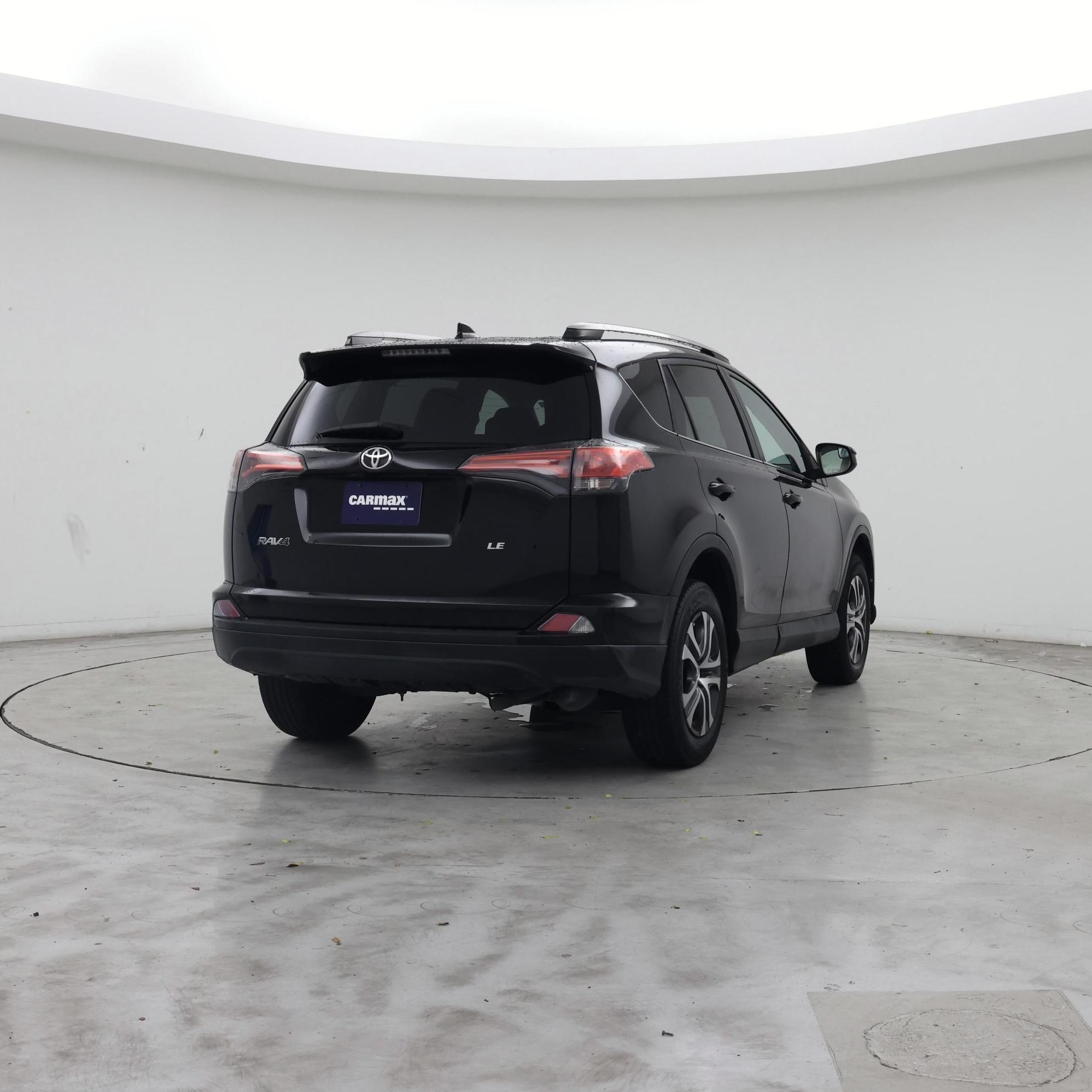 Thumbnail: 2018 Toyota RAV4 - 8