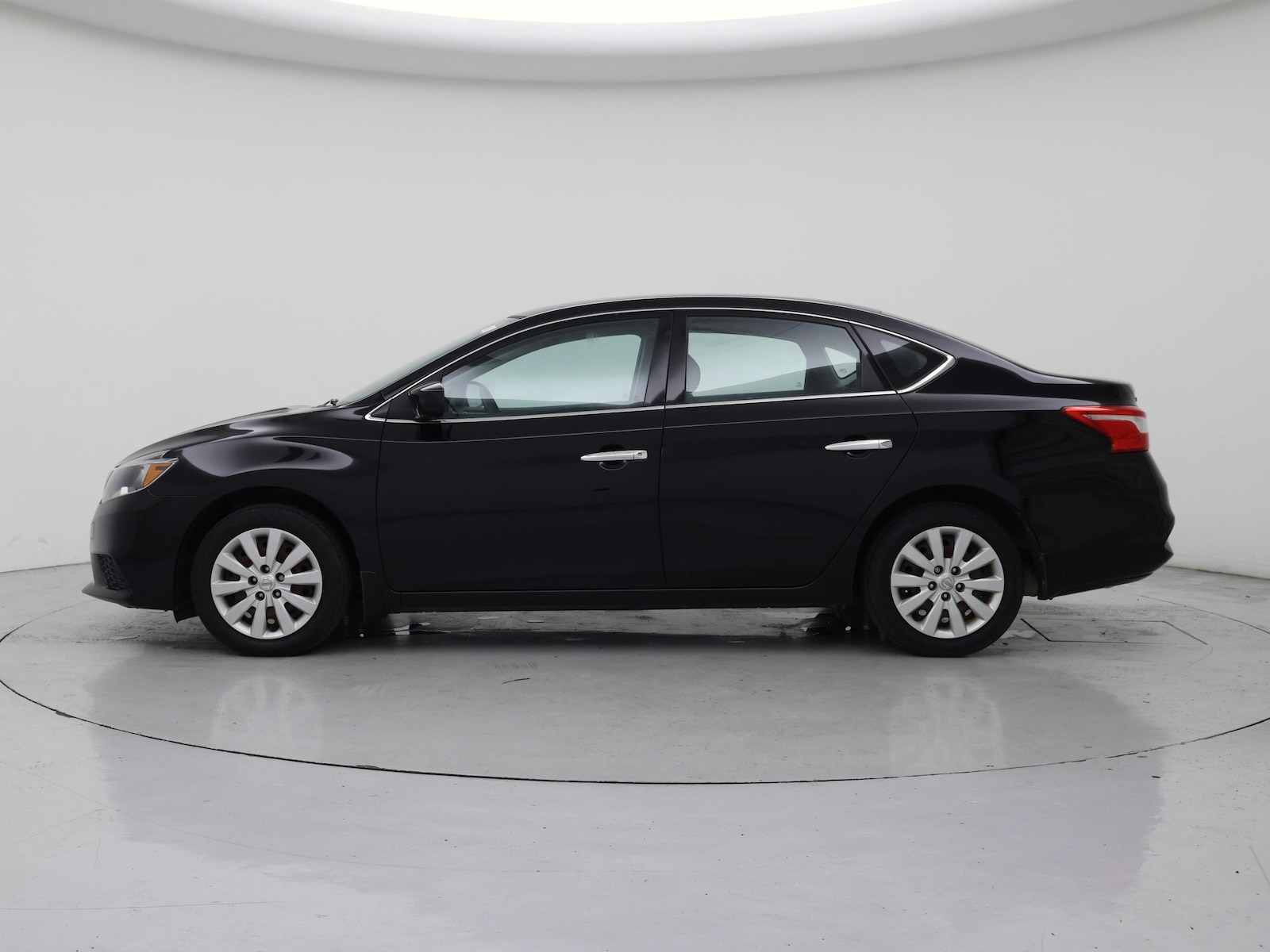 2017 Nissan Sentra S - Photo 4