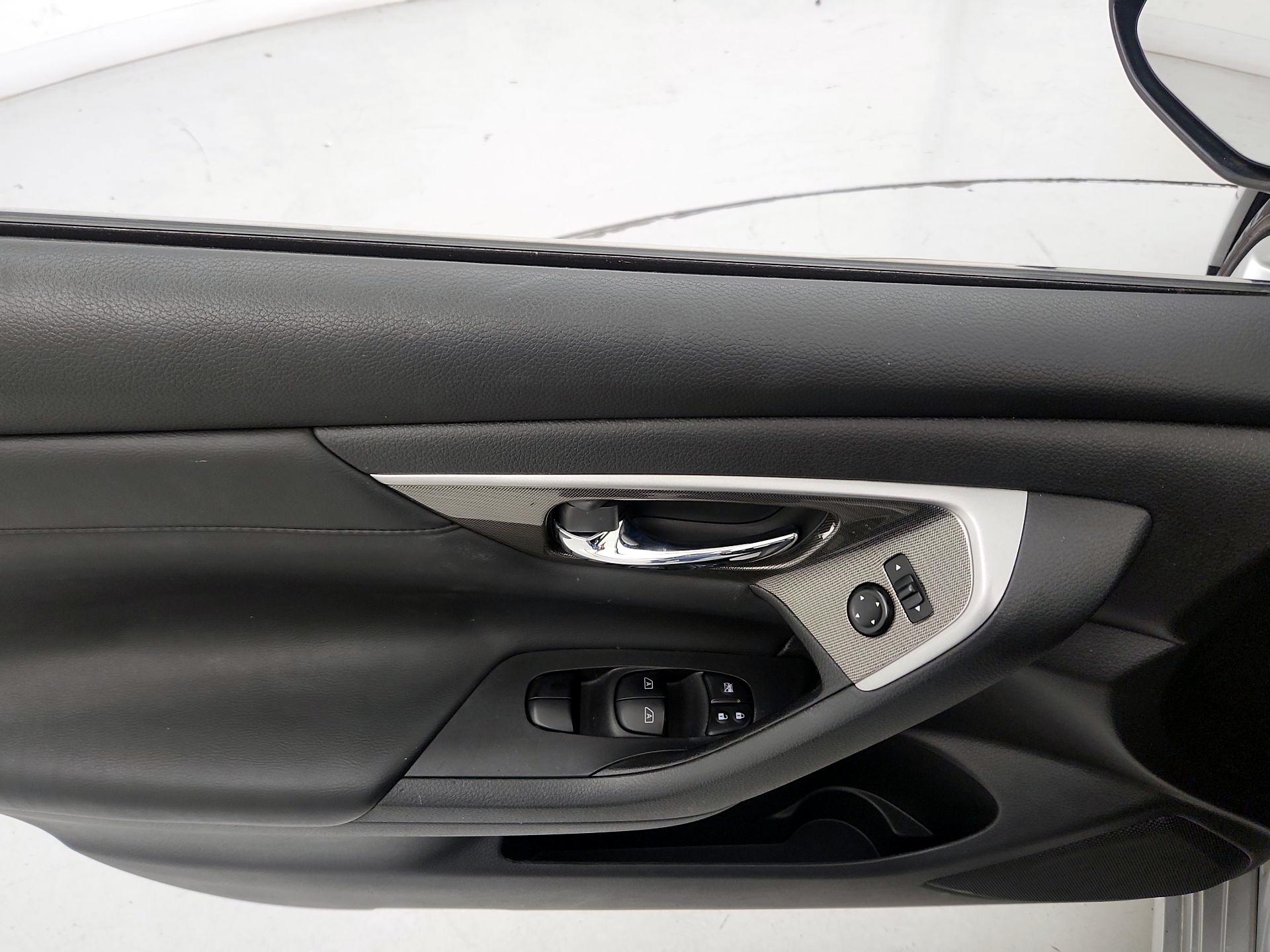 Thumbnail: 2015 Nissan Altima - 12
