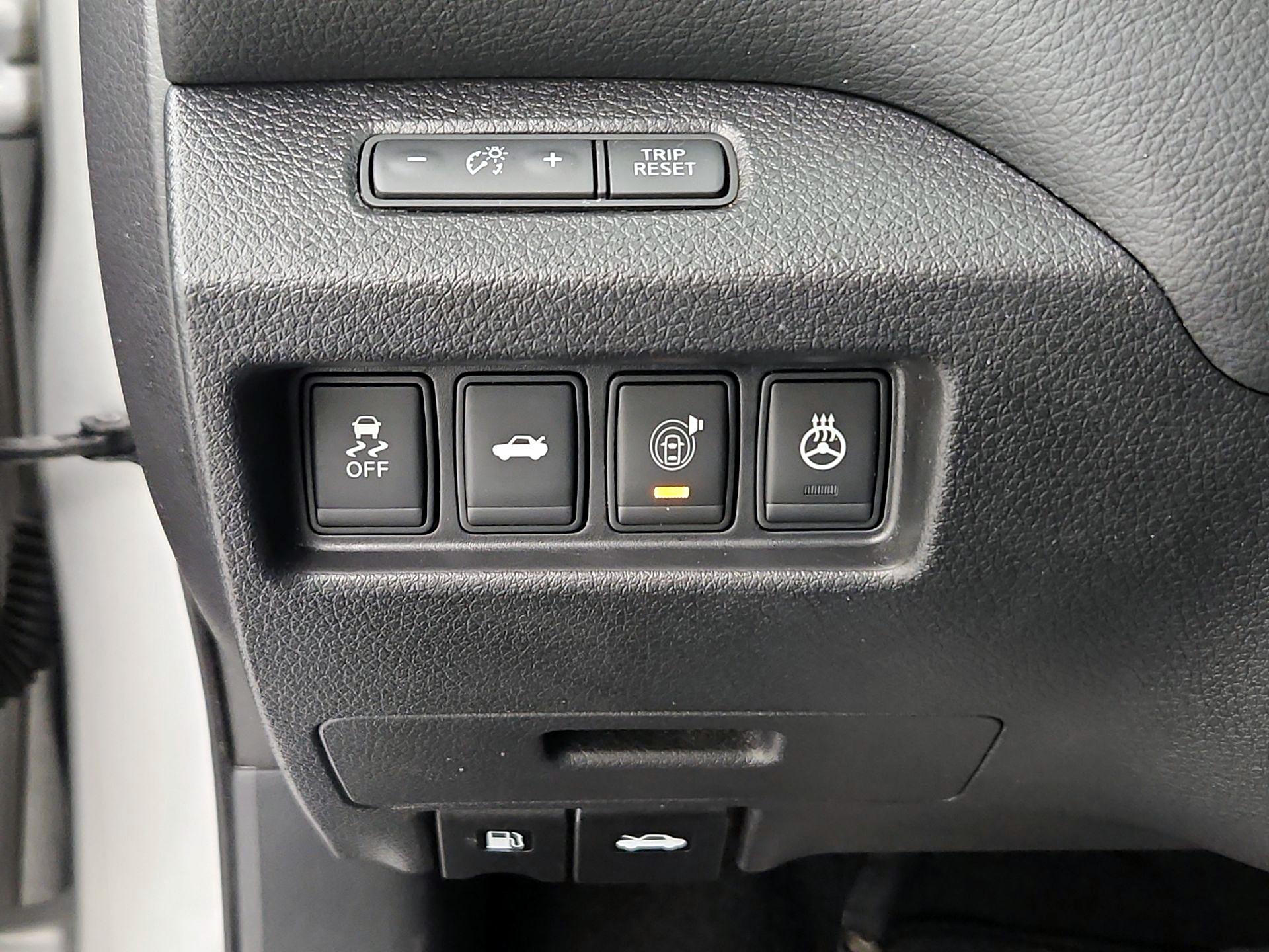 Thumbnail: 2015 Nissan Altima - 13