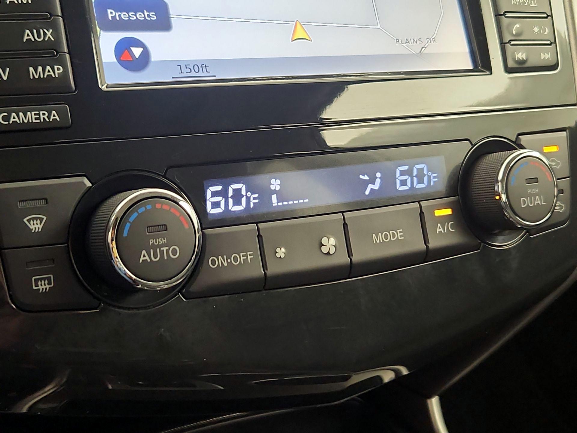 Thumbnail: 2015 Nissan Altima - 17