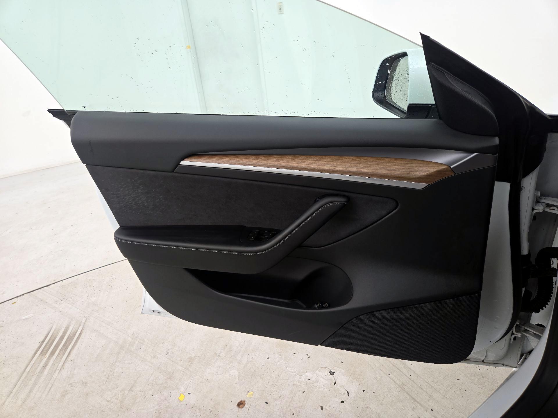 Thumbnail: 2023 Tesla Model 3 - 12