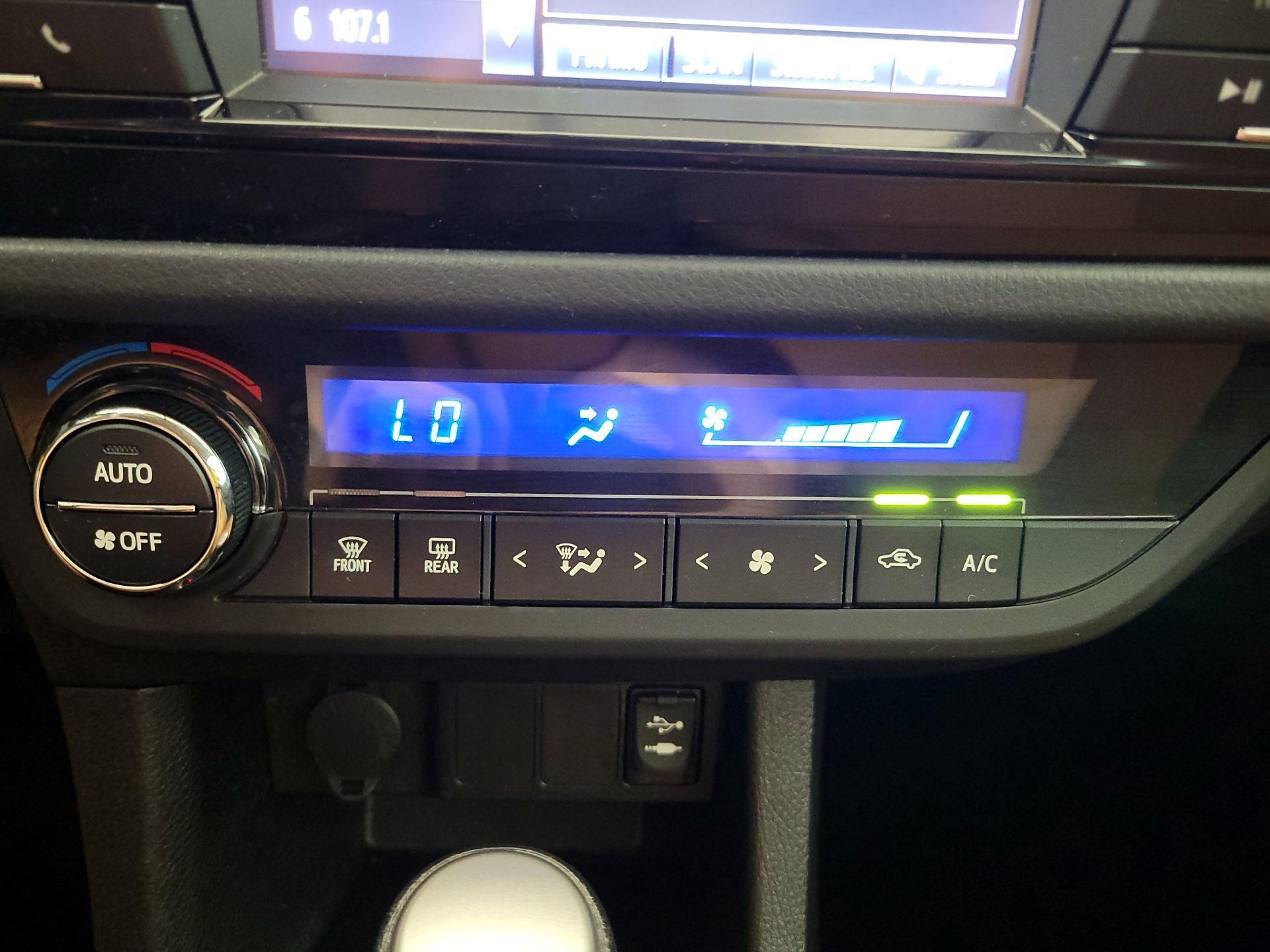 Thumbnail: 2014 Toyota Corolla - 16
