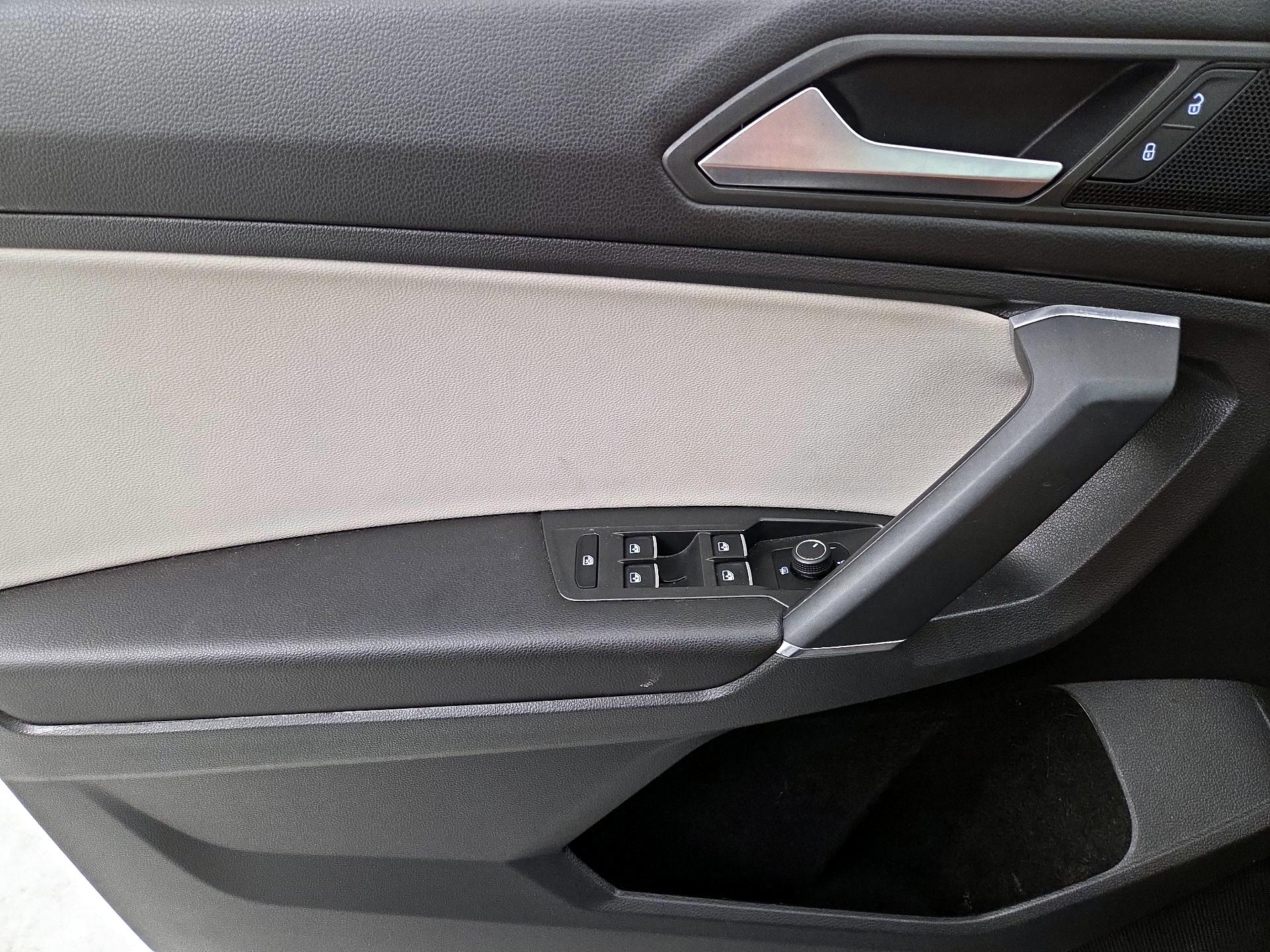 Thumbnail: 2020 Volkswagen Tiguan - 12