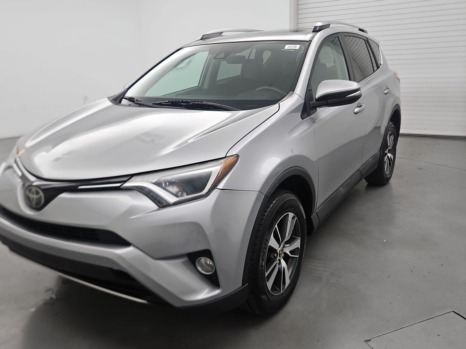 Thumbnail: 2018 Toyota RAV4 - 3
