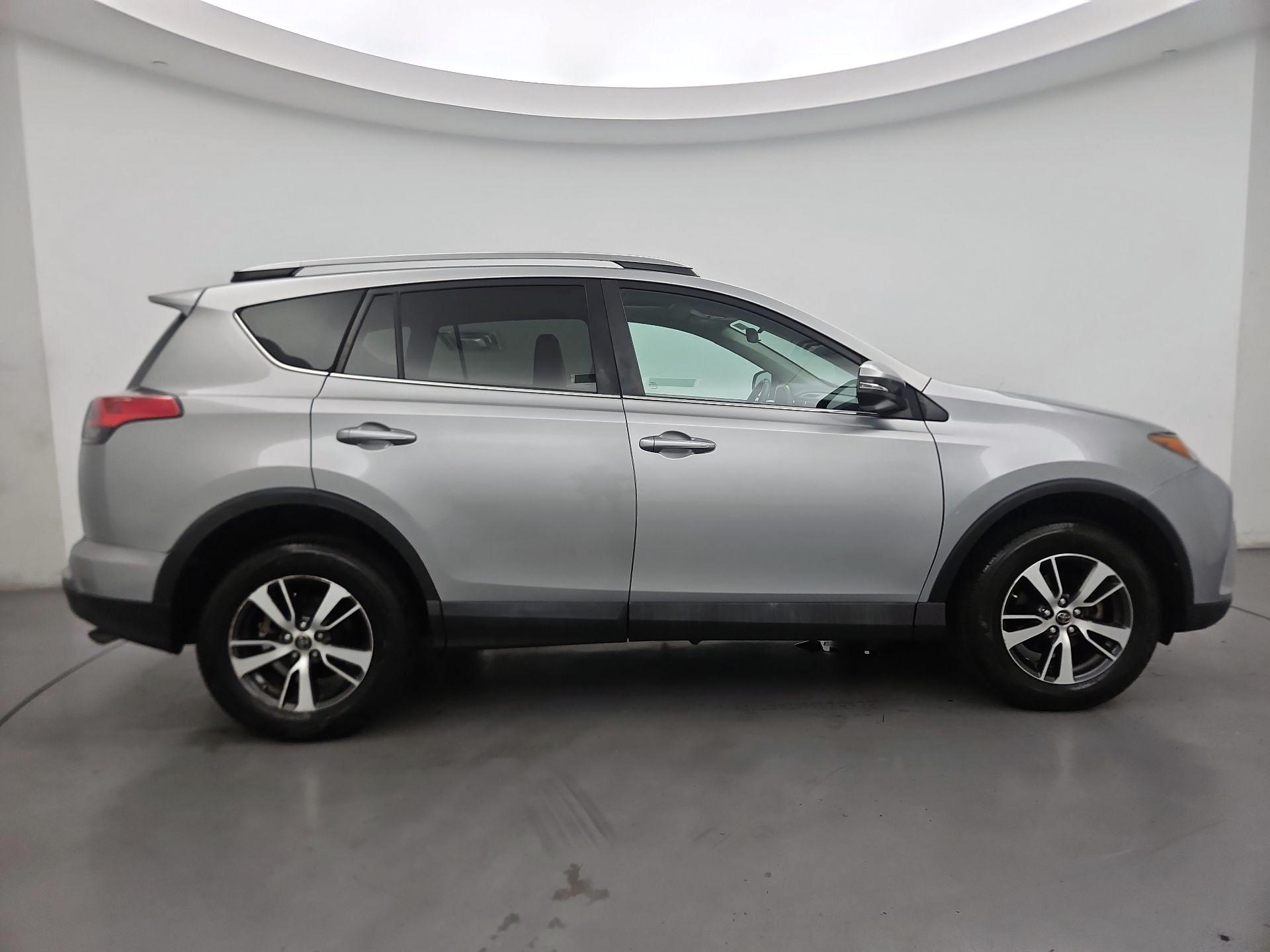 Thumbnail: 2018 Toyota RAV4 - 4