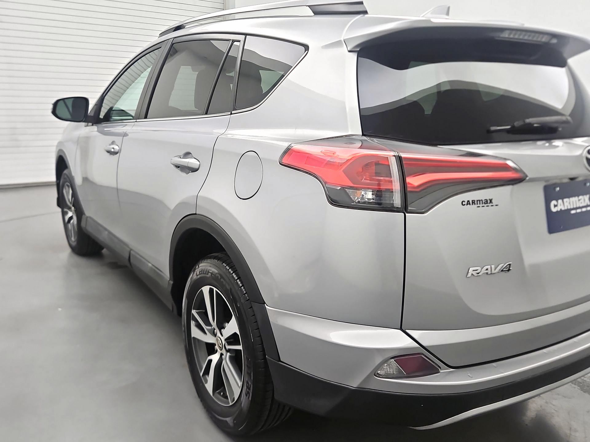 Thumbnail: 2018 Toyota RAV4 - 7