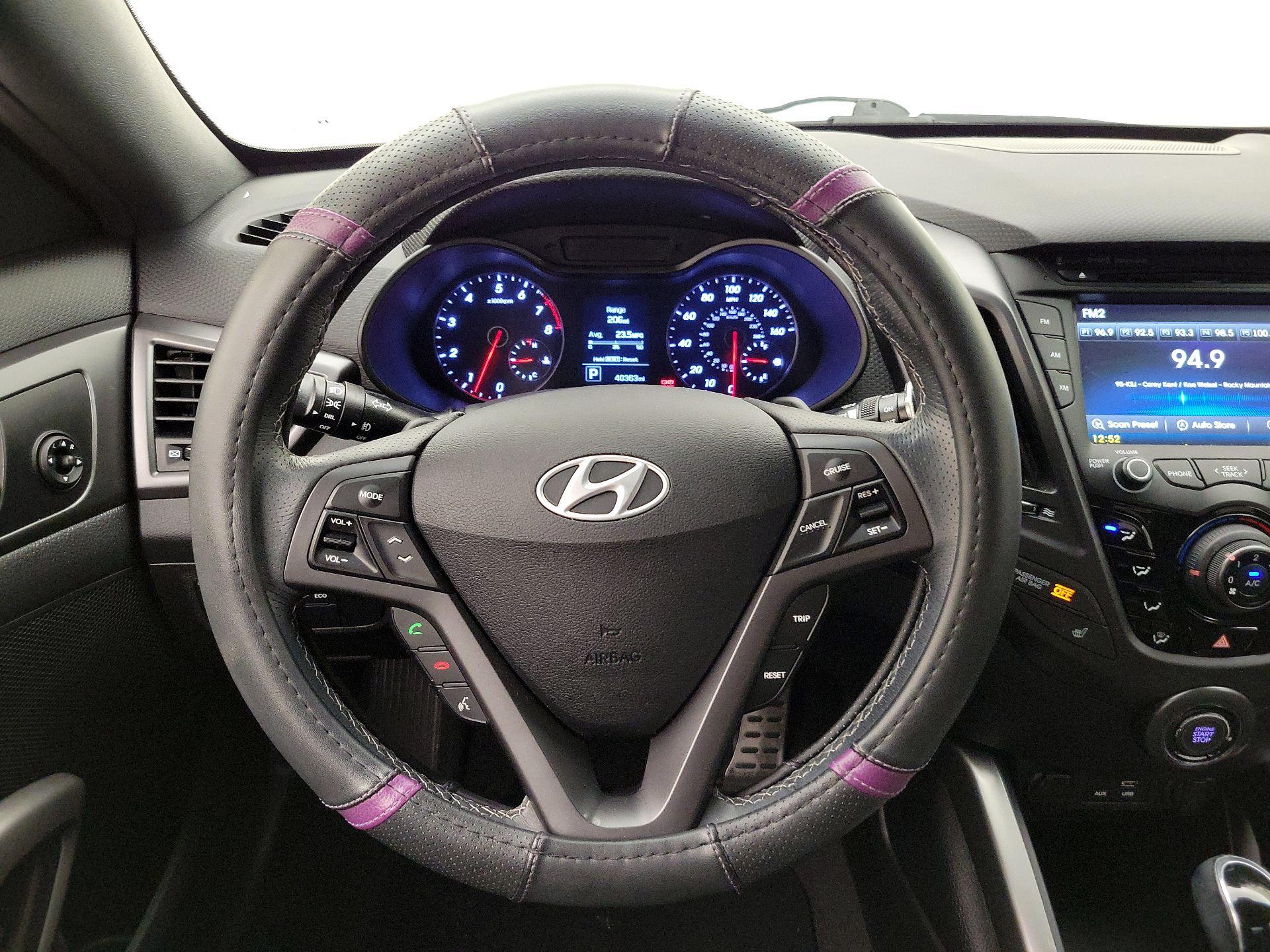 Thumbnail: 2016 Hyundai Veloster - 10