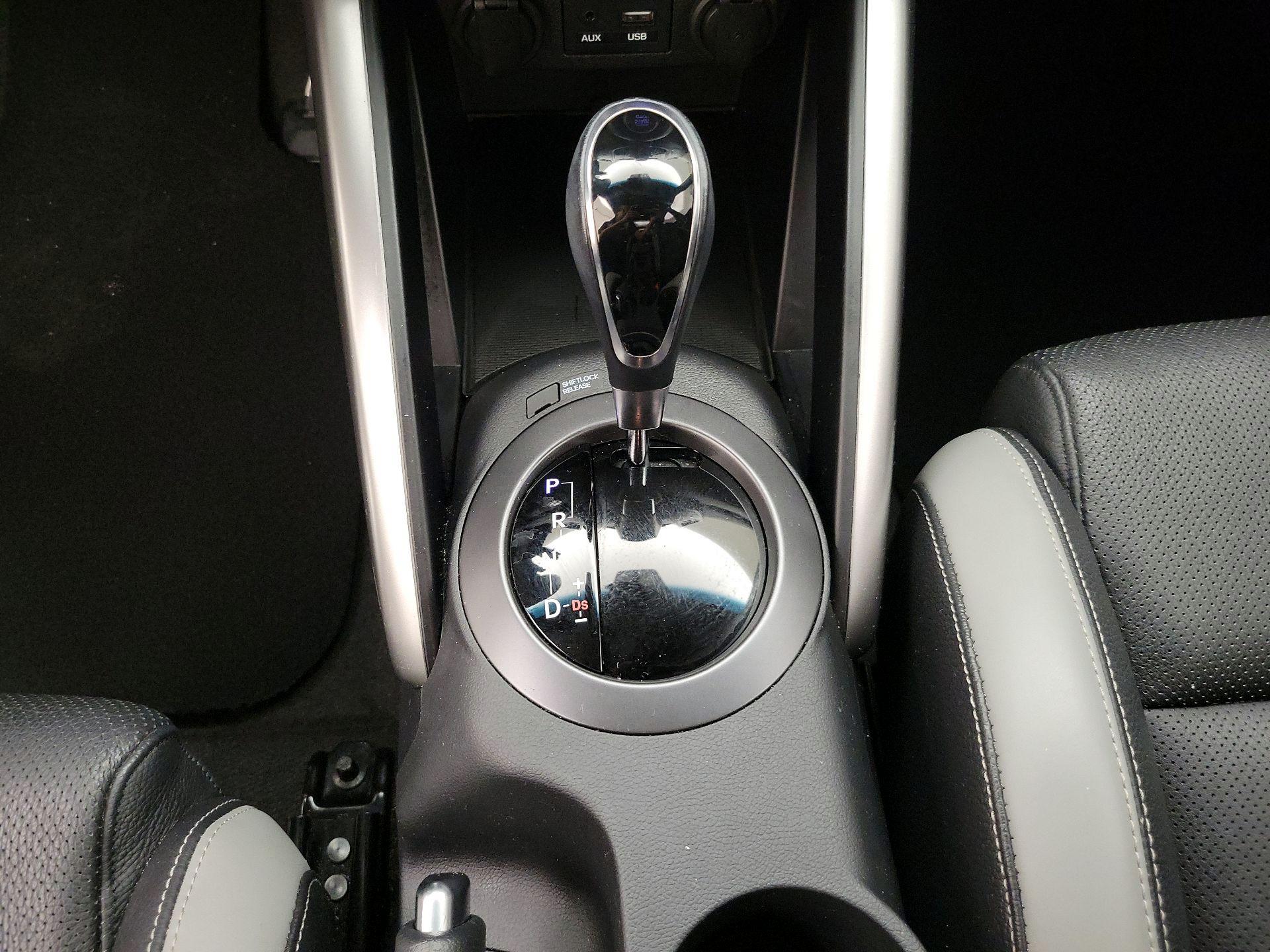 Thumbnail: 2016 Hyundai Veloster - 17