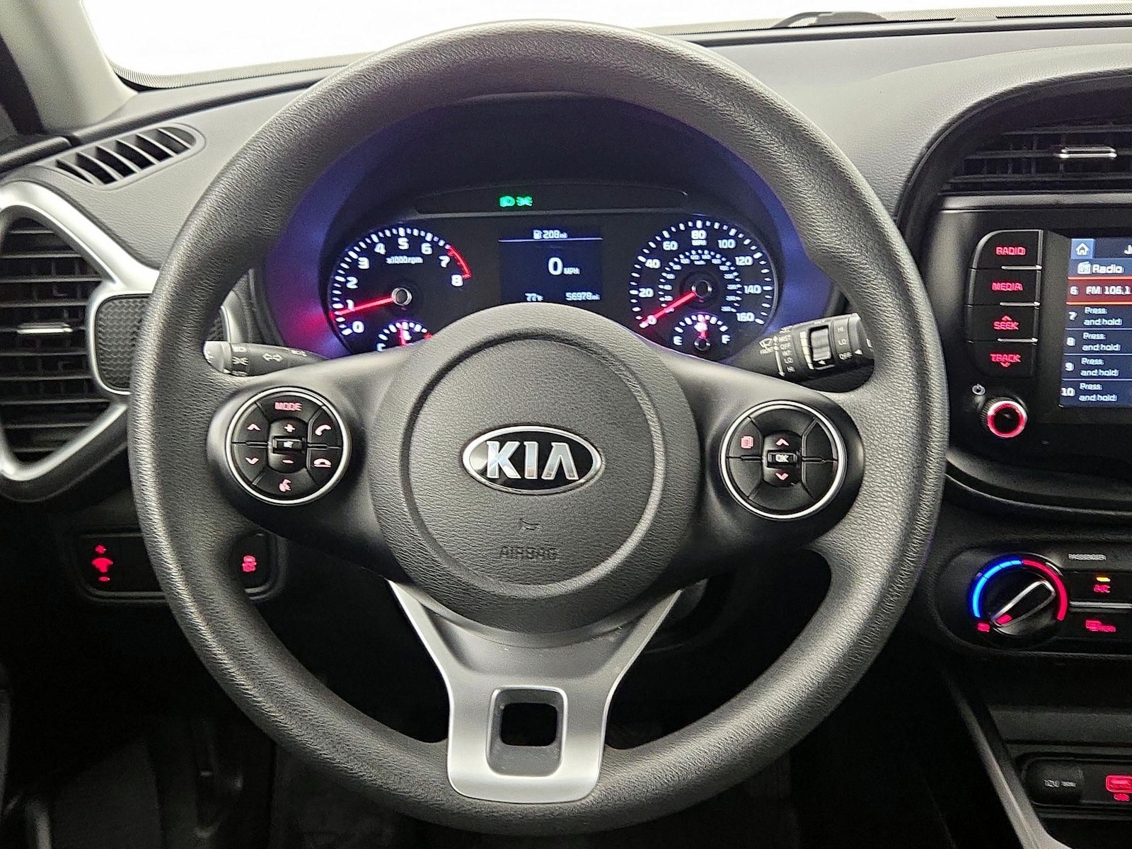 2020 Kia Soul LX - Photo 11