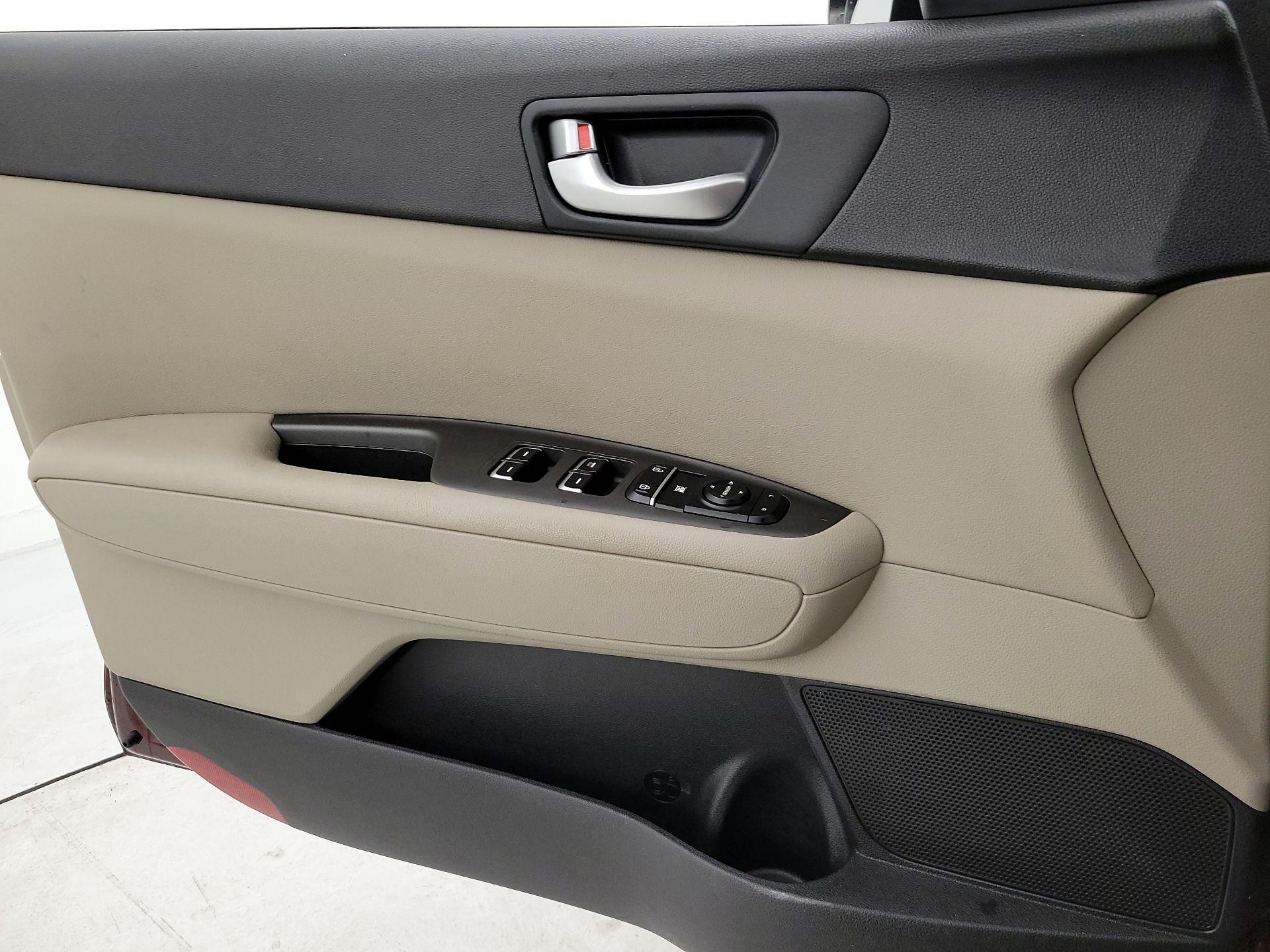 Thumbnail: 2016 Kia Optima - 12