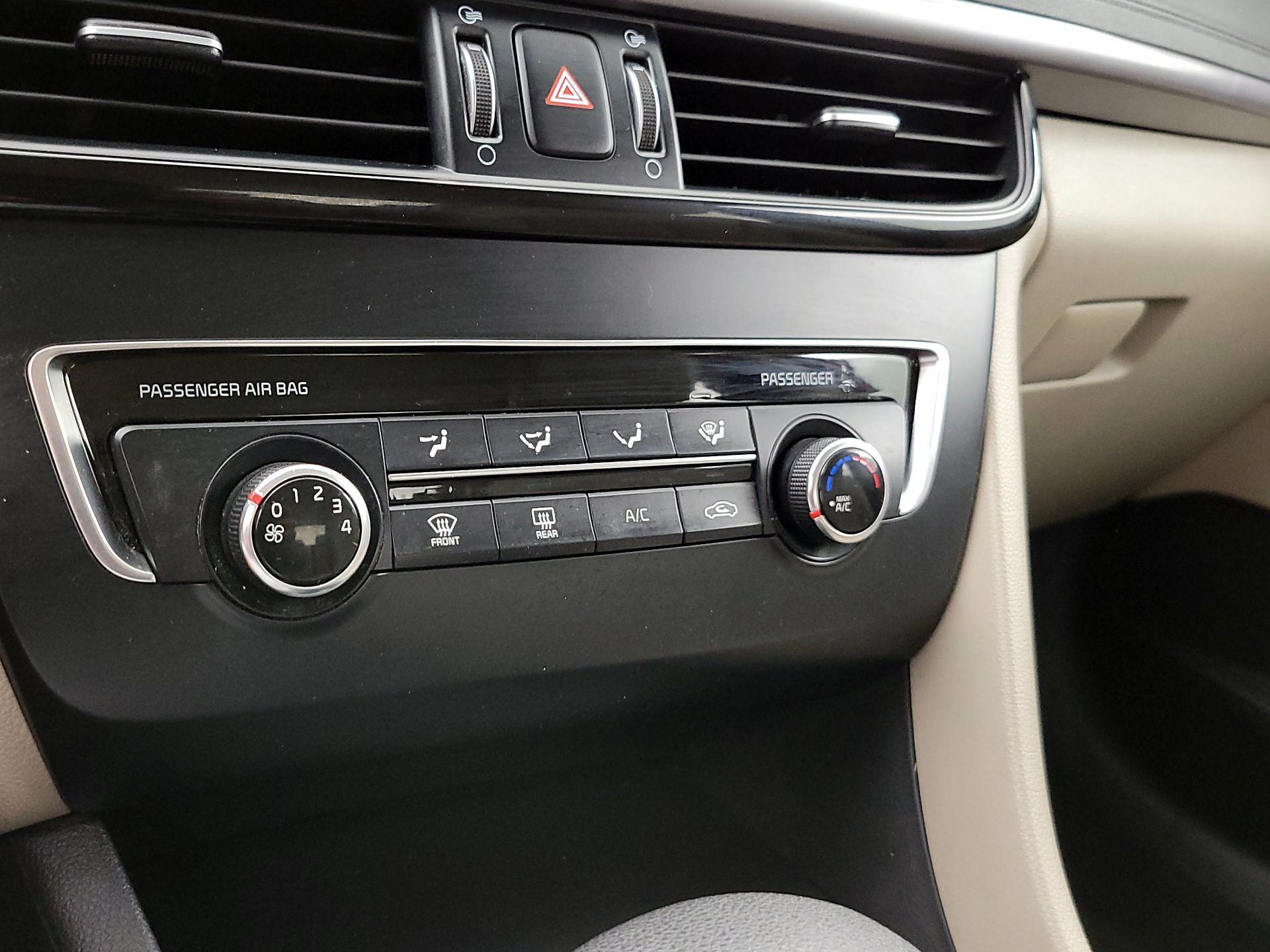 Thumbnail: 2016 Kia Optima - 16