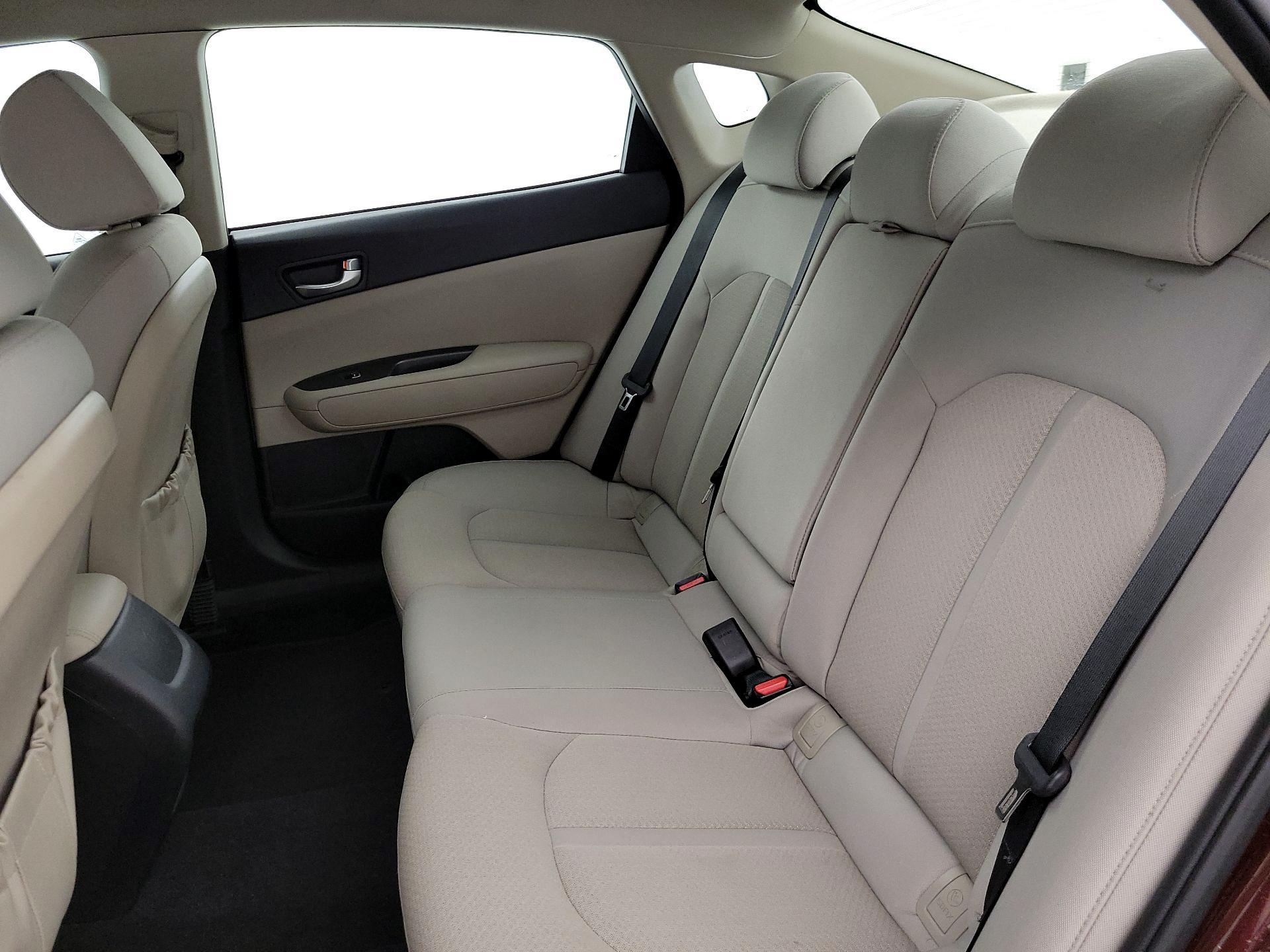Thumbnail: 2016 Kia Optima - 19