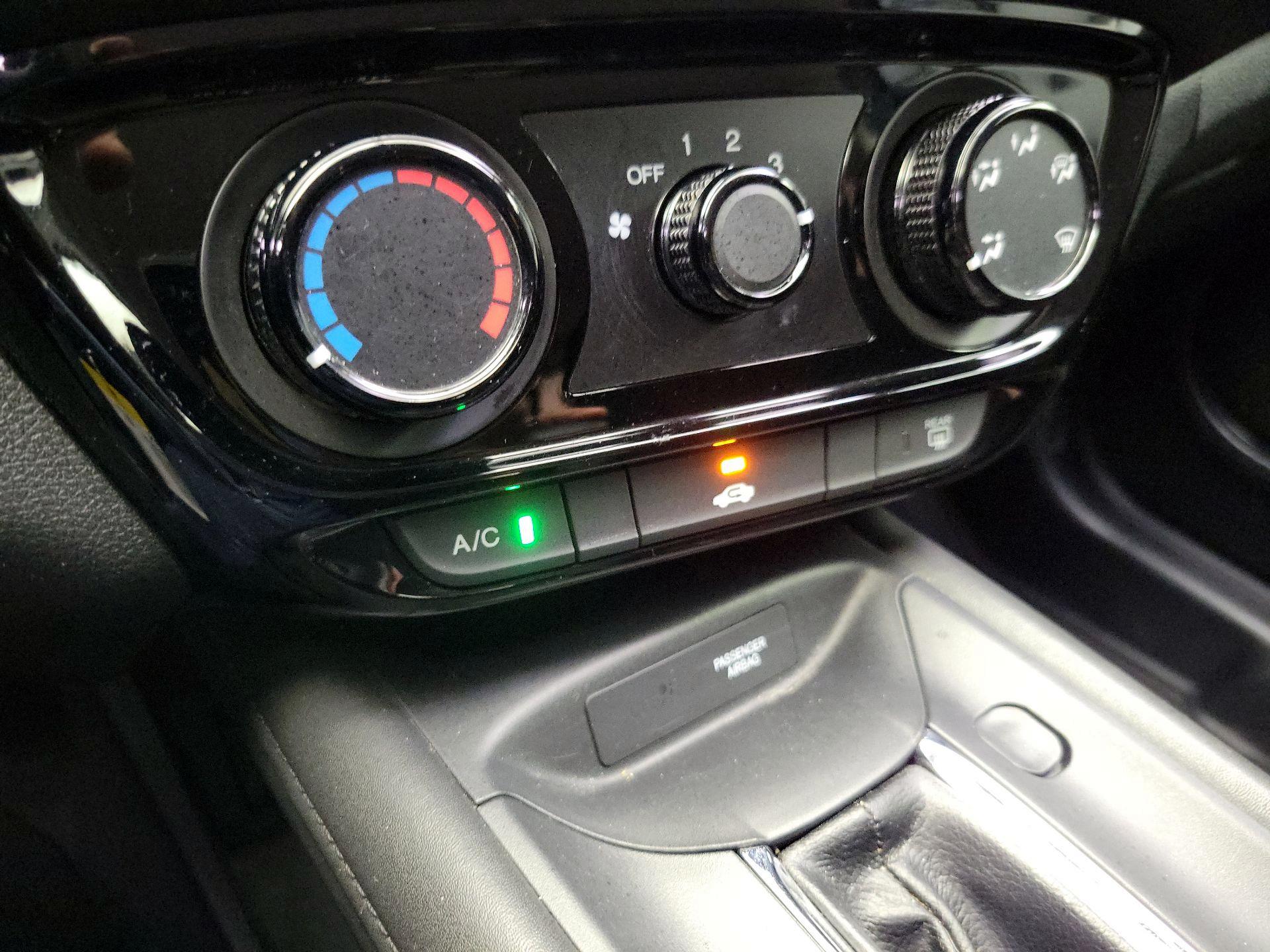 Thumbnail: 2017 Honda HR-V - 16